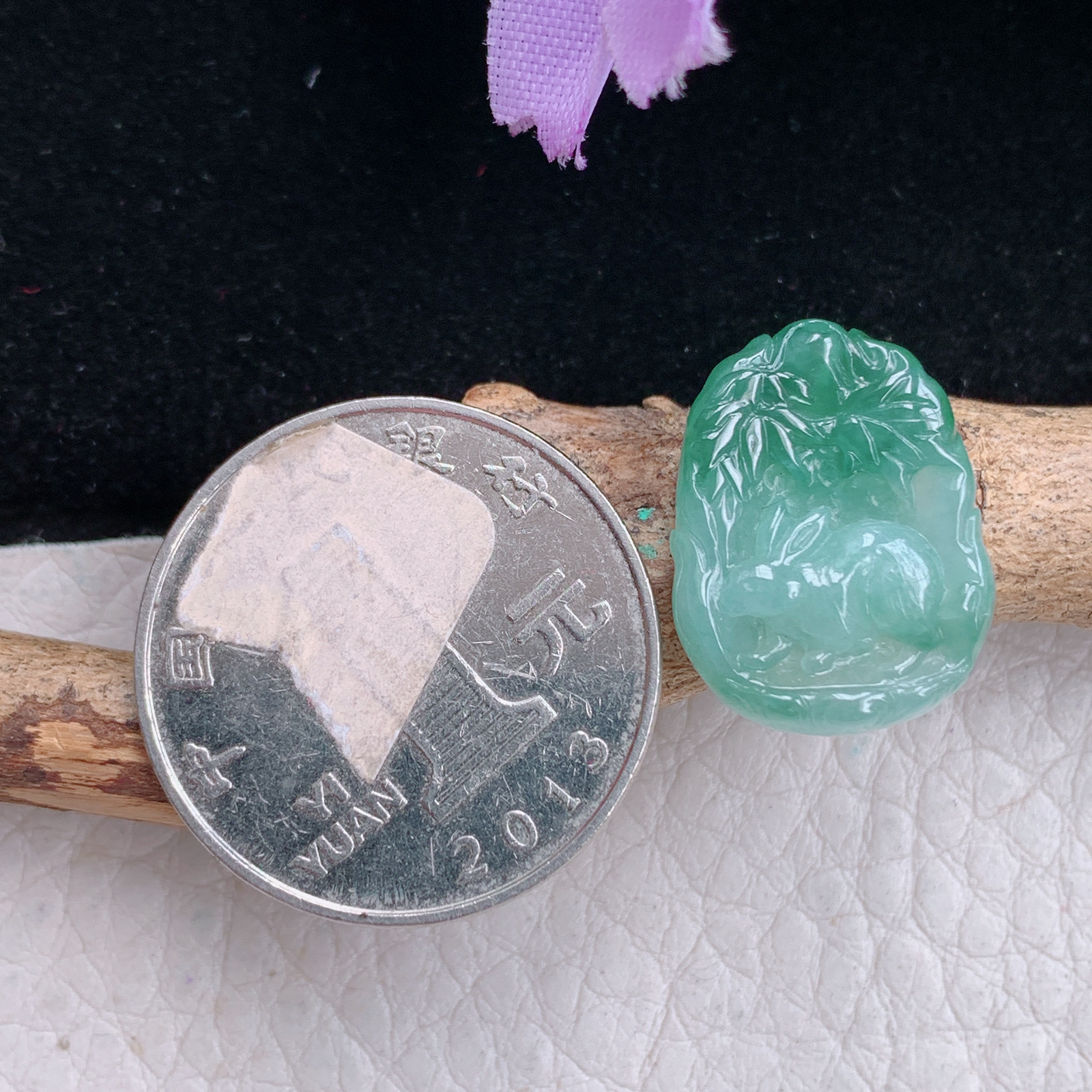 ktj实拍19.3*14.8*5.5缅甸天然翡翠冰飘花宝宝款生肖兔子玉项坠 玉挂件