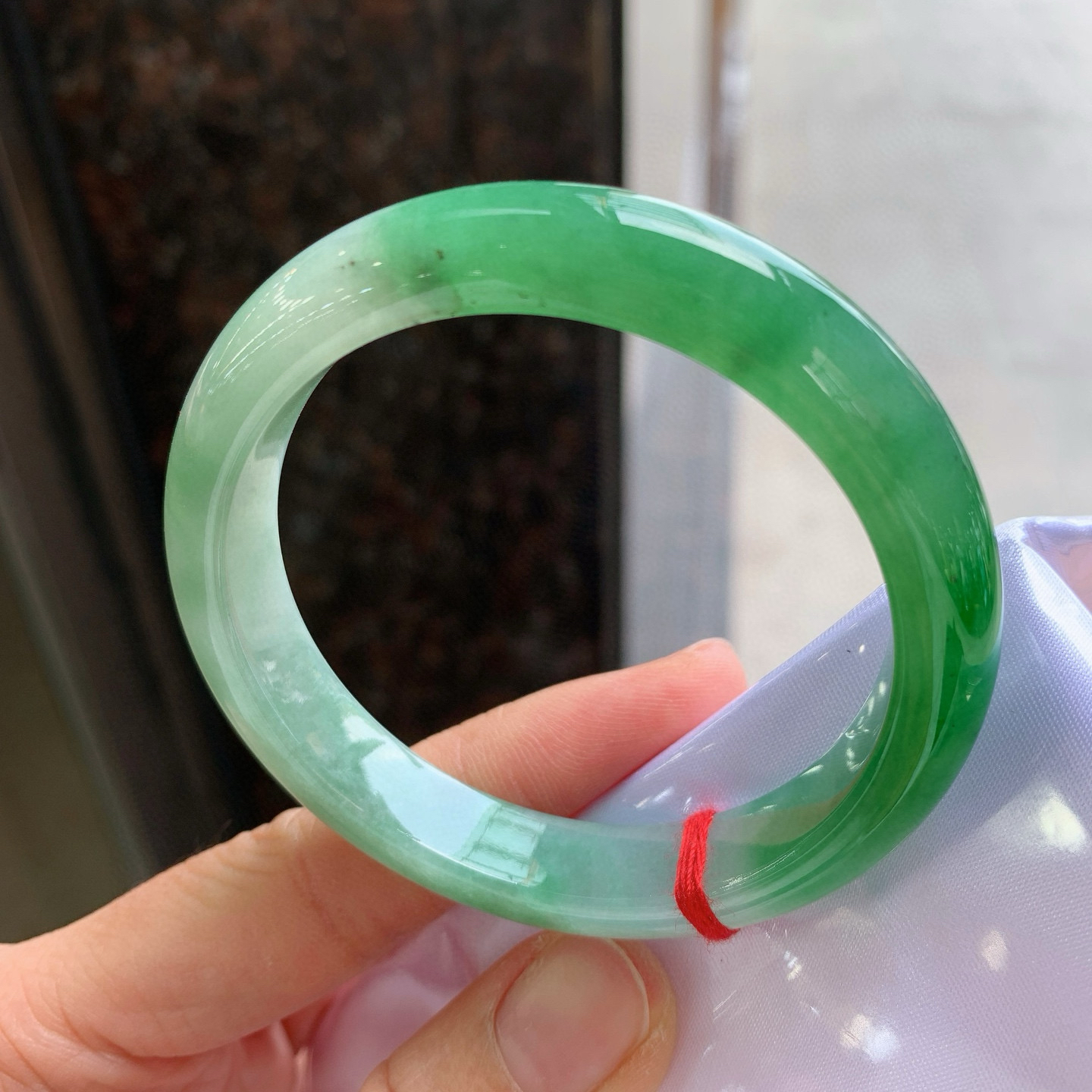 正圈飘绿 有纹 尺寸：54.2/10.9/7.8 色辣