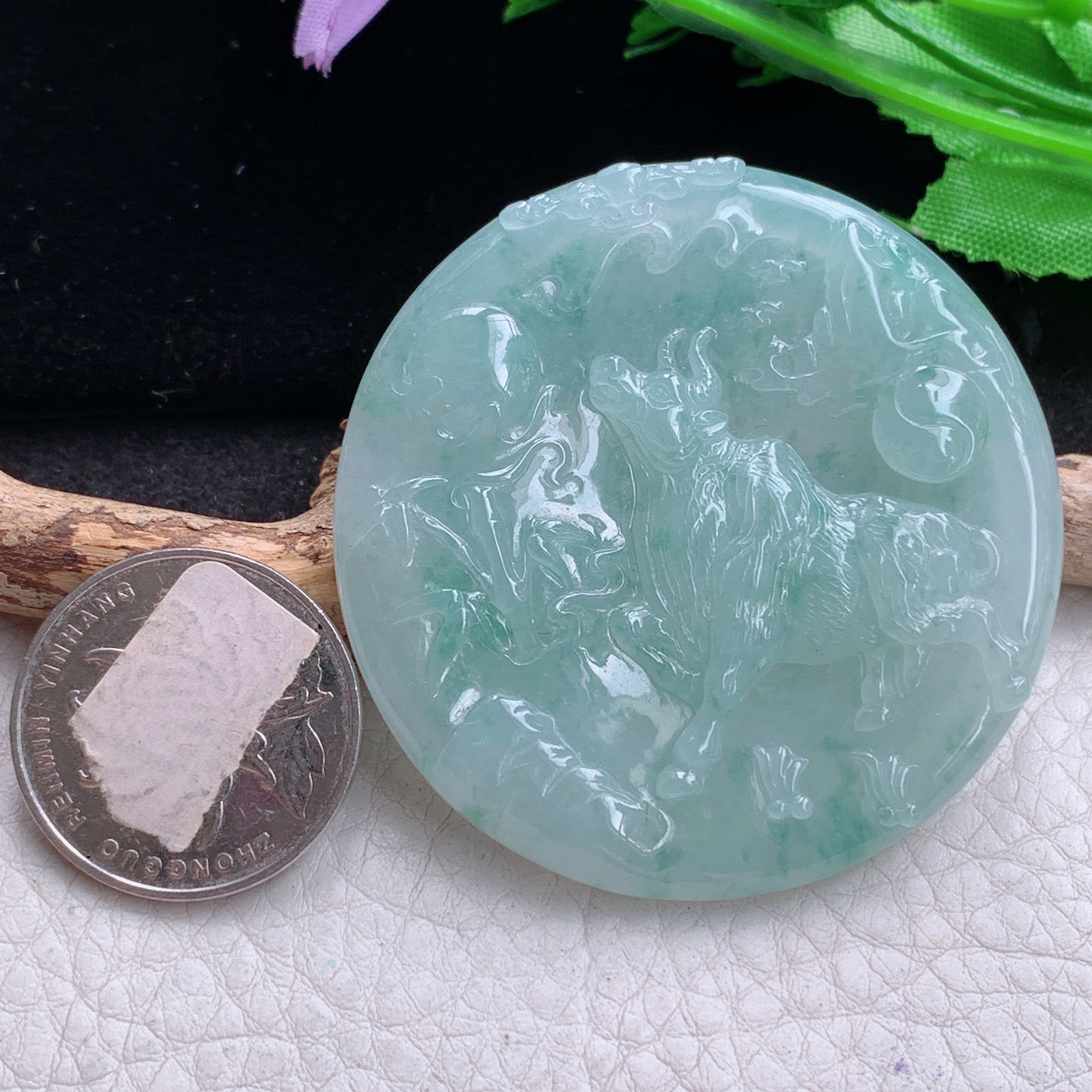 ktj实拍53*5.6缅甸天然翡翠冰飘花扭转乾坤 生肖牛圆牌玉项坠 玉挂件