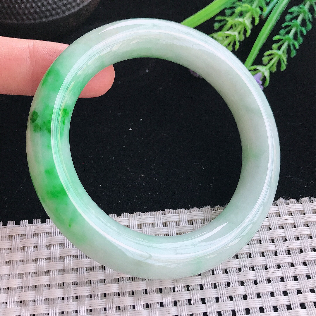 实拍天然翡翠56.5/12.9/12老坑精美飘阳绿圆条手镯翡翠玉镯手环