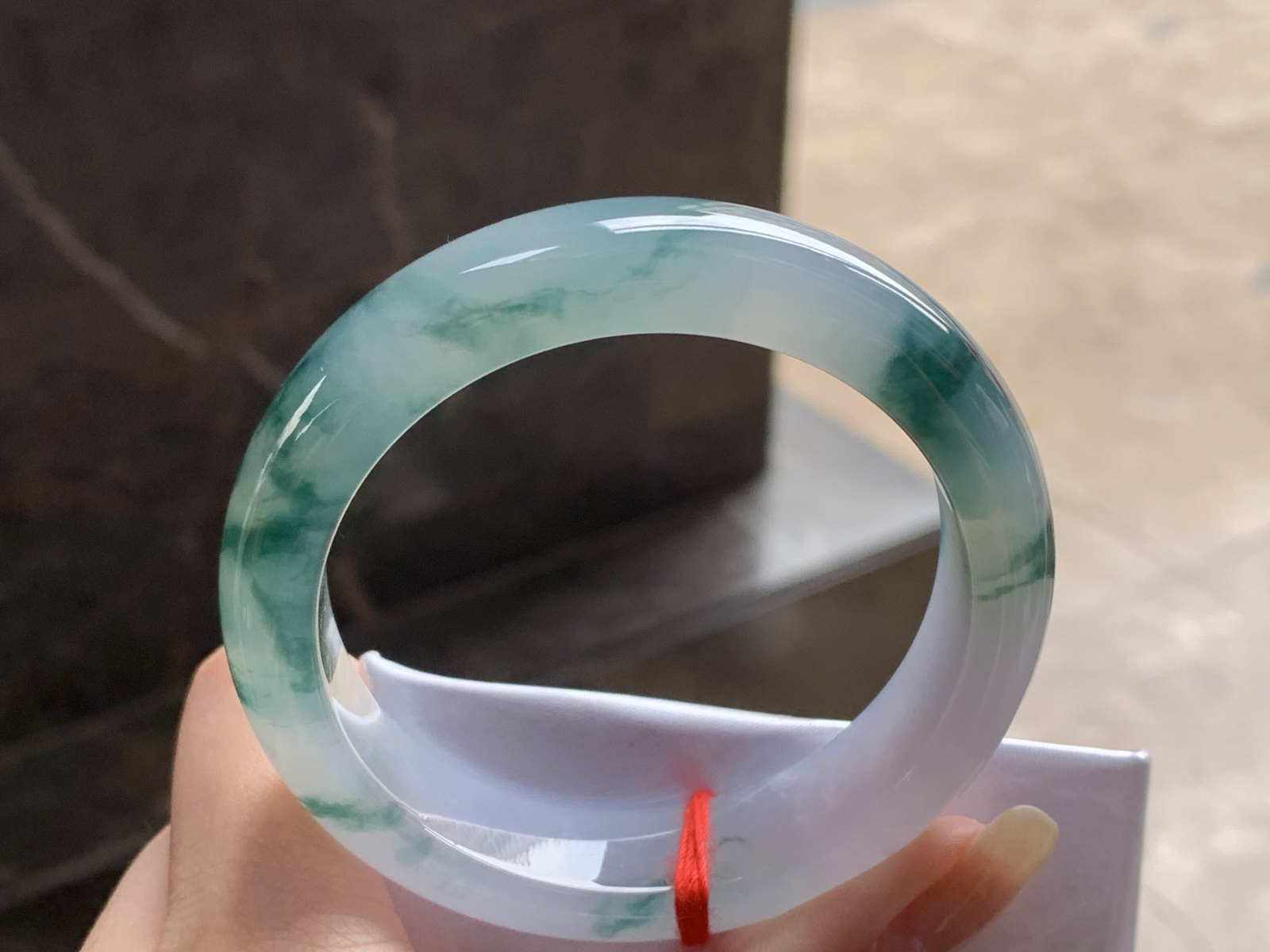 糯冰飘花手镯
种好水润 53.2/13.7/8.4mm