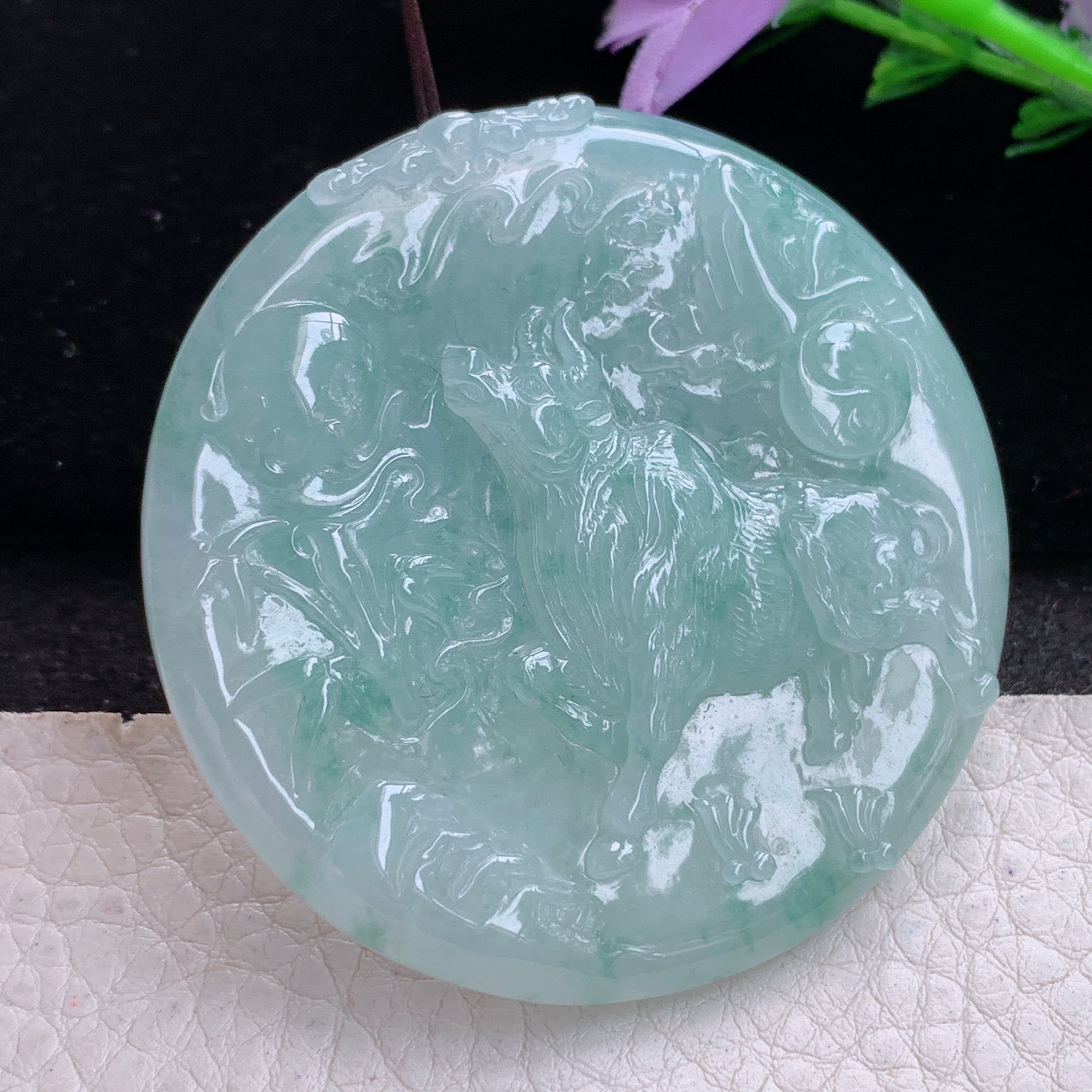 ktj实拍53*5.6缅甸天然翡翠冰飘花扭转乾坤 生肖牛圆牌玉项坠 玉挂件