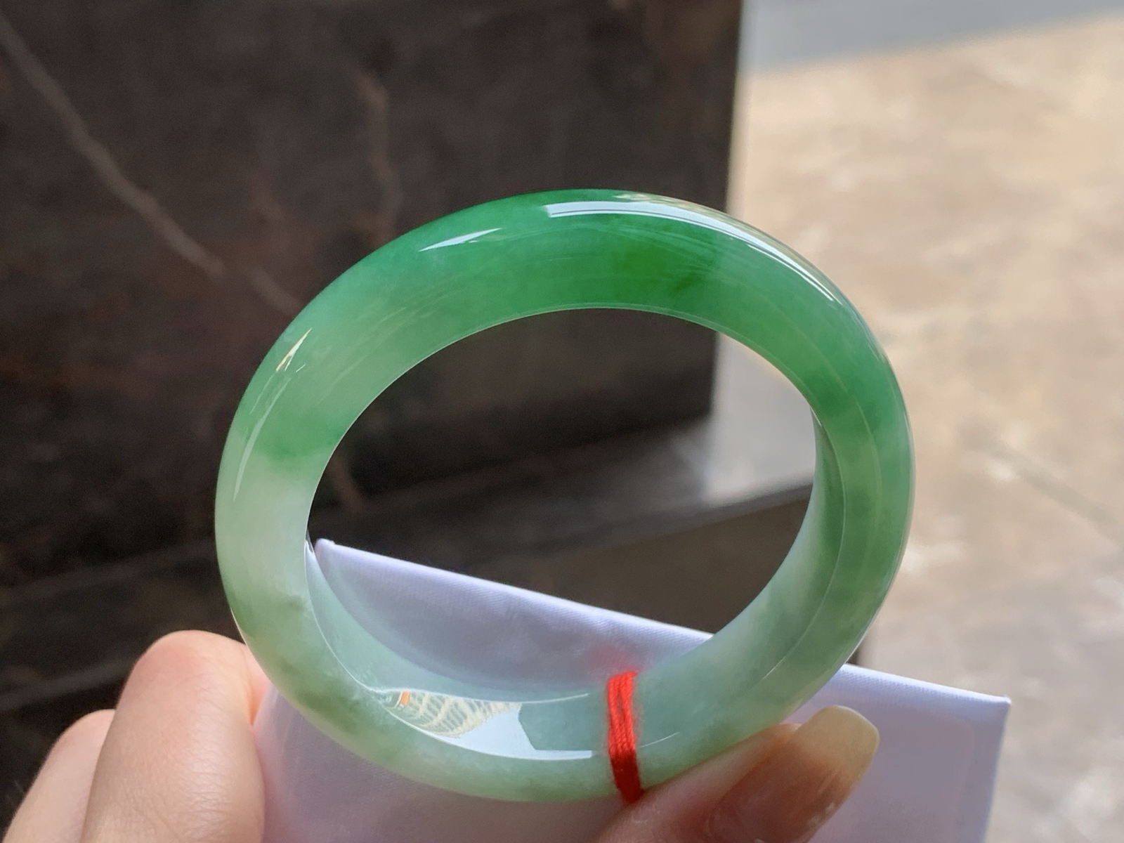 糯种带色手镯
玉质细腻 51.3/12.3/8.5mm