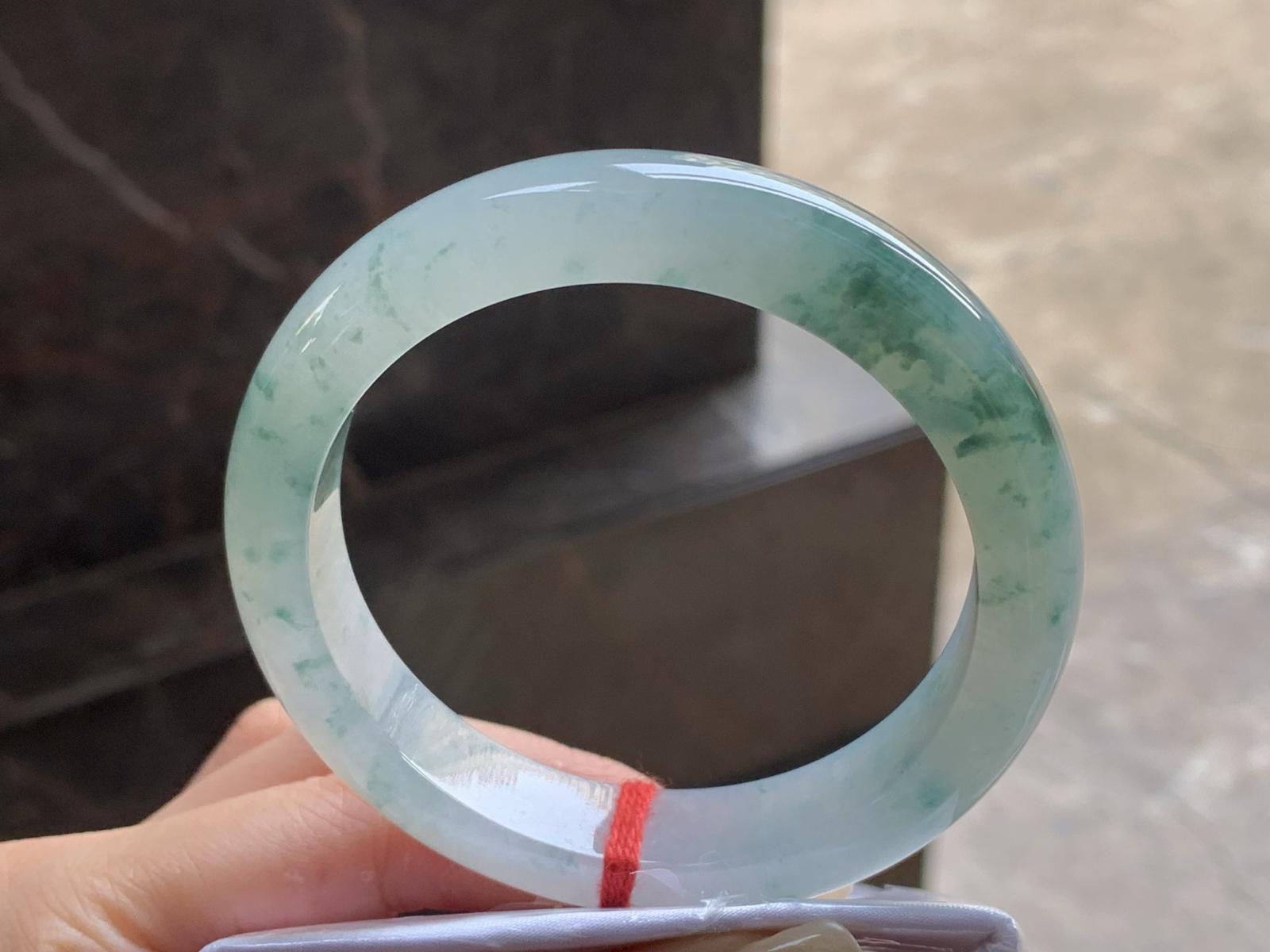 糯冰飘花手镯
种好水润 57.9/12.7/9.5mm