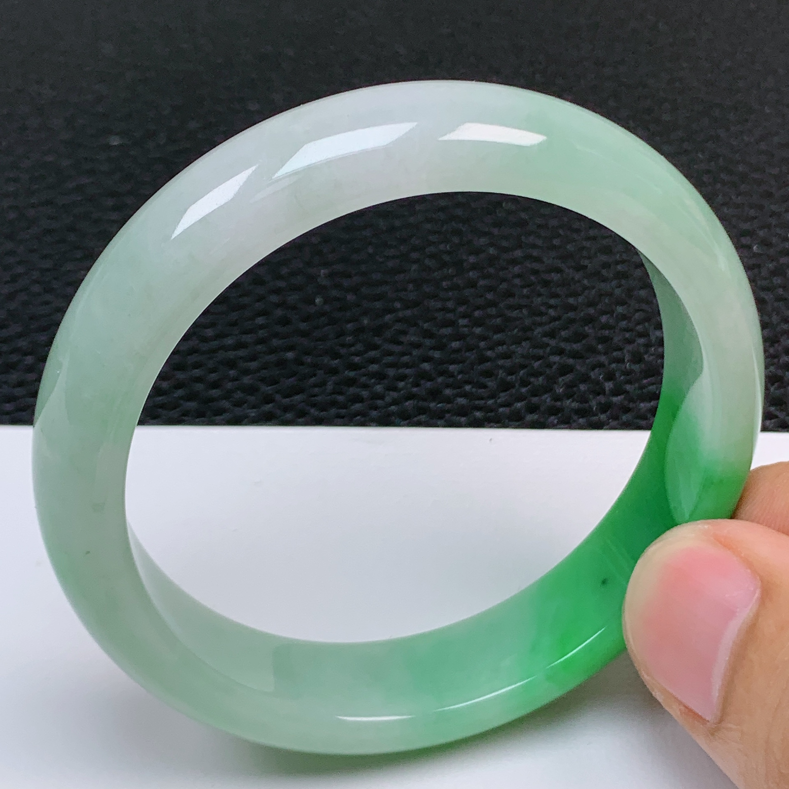 圈口51～52 天然翡翠老坑细腻飘阳绿正圈手镯 尺寸51.6*12.5*7mm