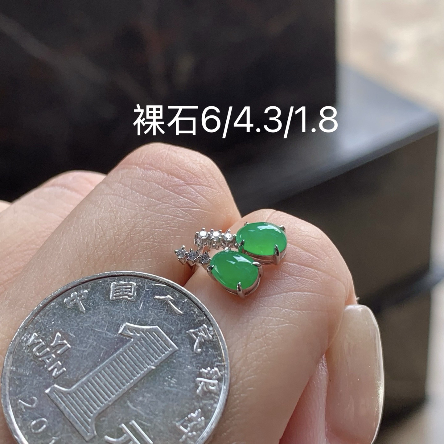 满色耳钉
种色俱佳 真金镶嵌