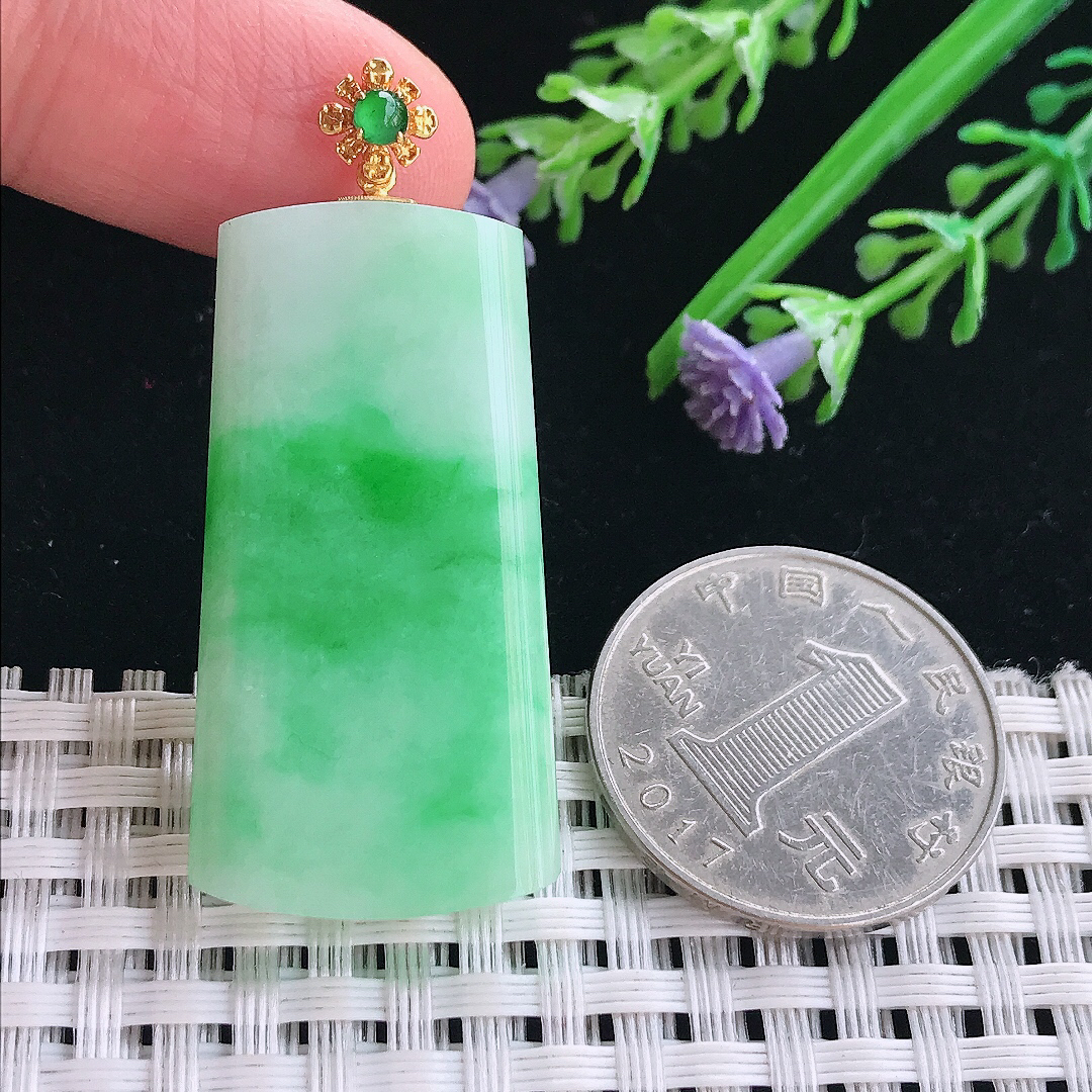 实拍A货翡翠38.3/20.2/5.5老坑18k金镶嵌温润飘阳绿无事牌吊坠翡翠挂件