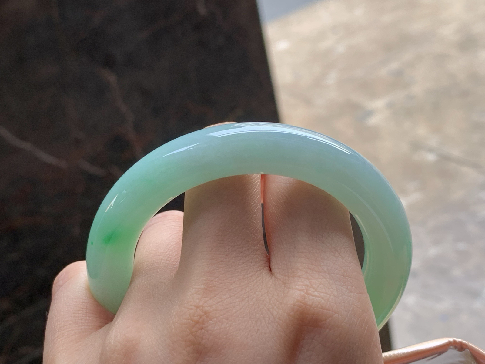 糯种带色福镯
细腻清爽 56.8/11.3/11.4mm