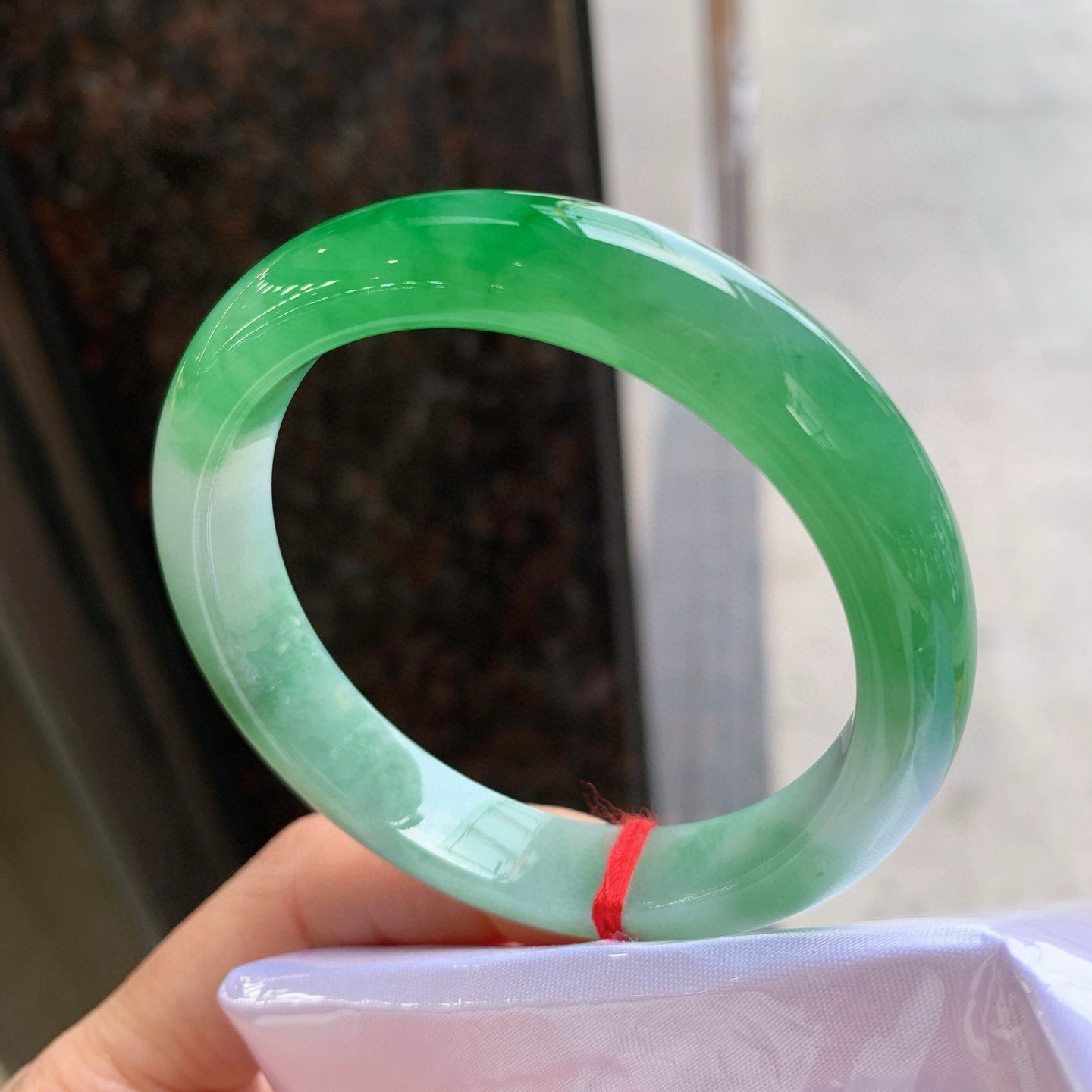 正圈飘绿 有纹 尺寸：54.2/10.9/7.8 色辣