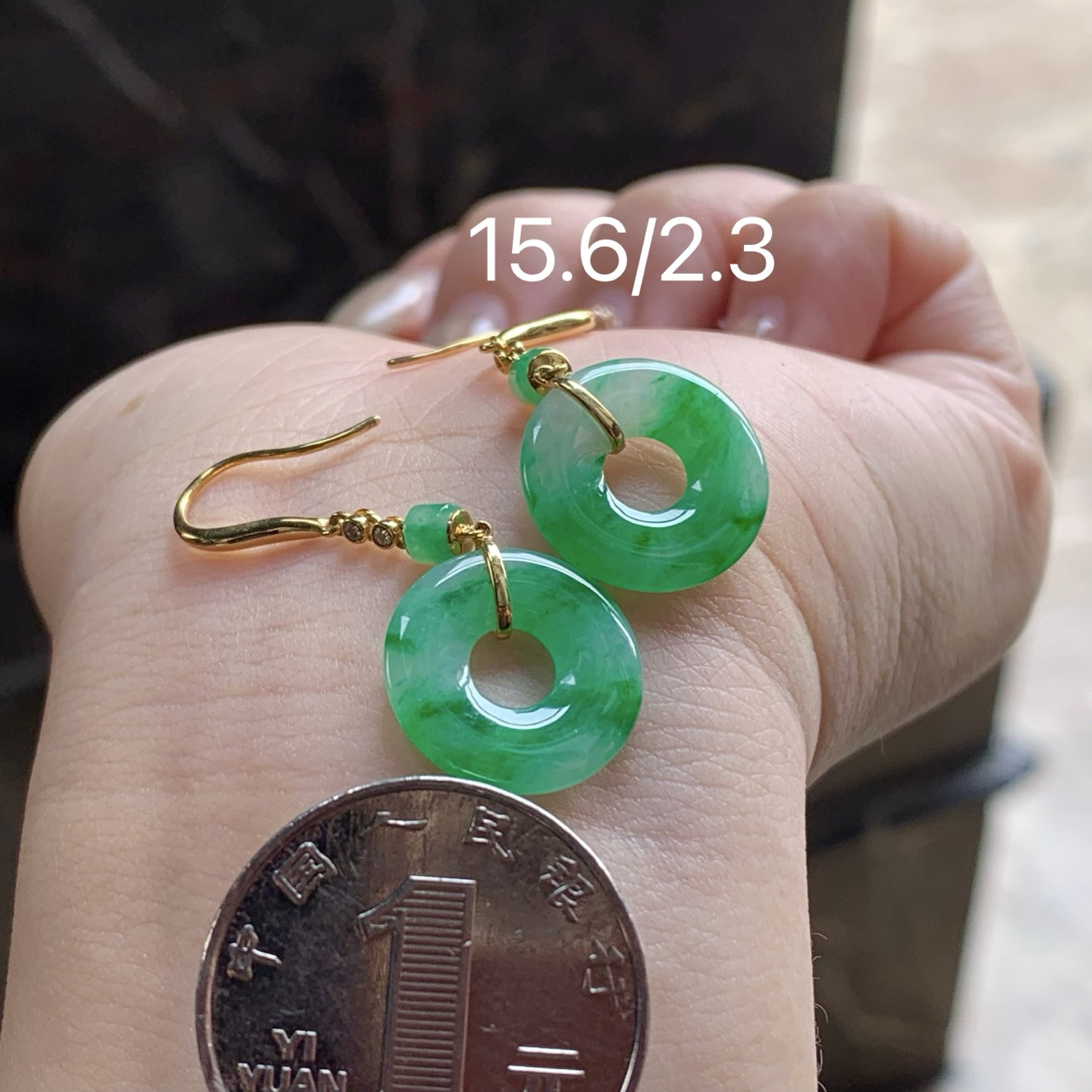 带色子母扣耳坠
颜色漂亮 真金镶嵌