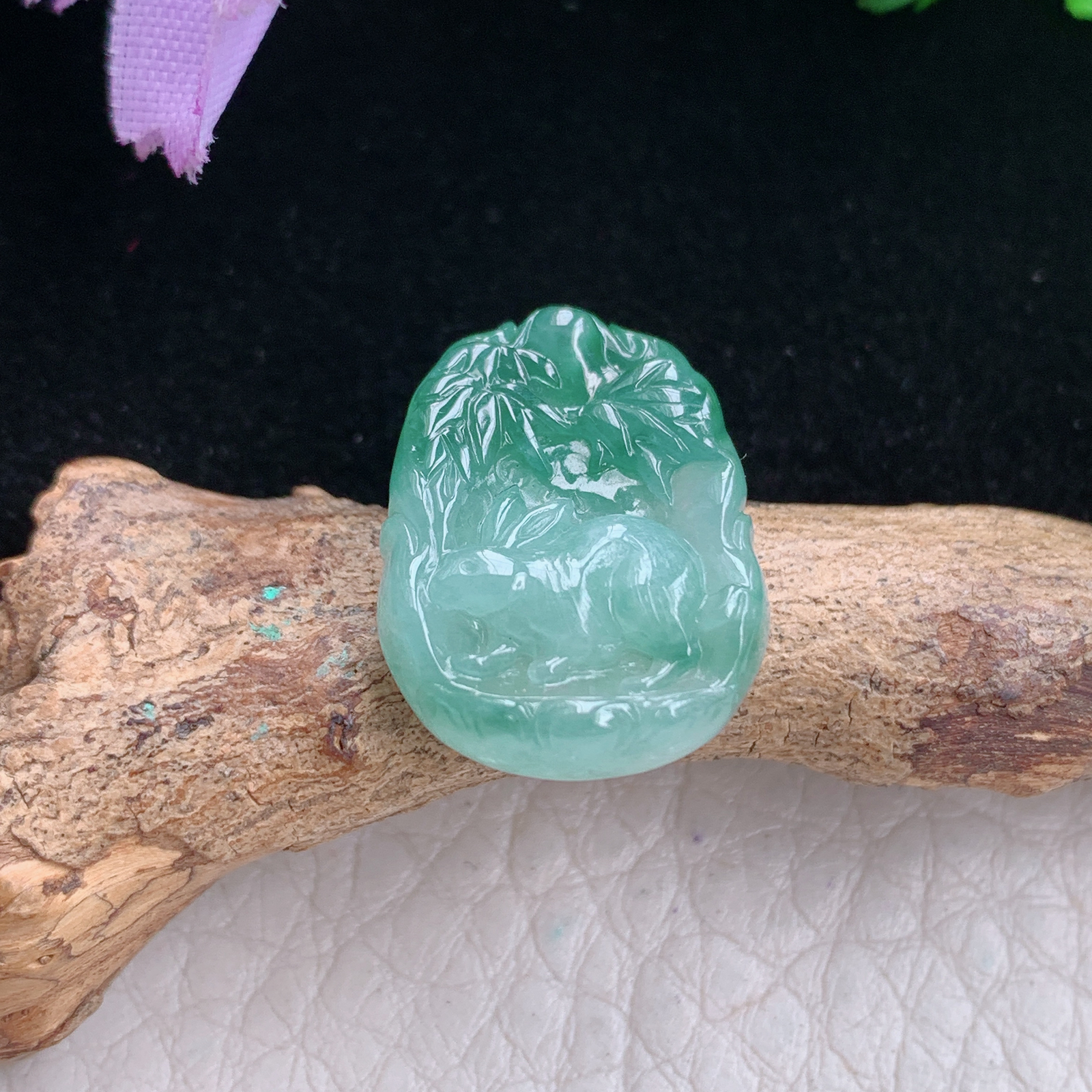 ktj实拍19.3*14.8*5.5缅甸天然翡翠冰飘花宝宝款生肖兔子玉项坠 玉挂件