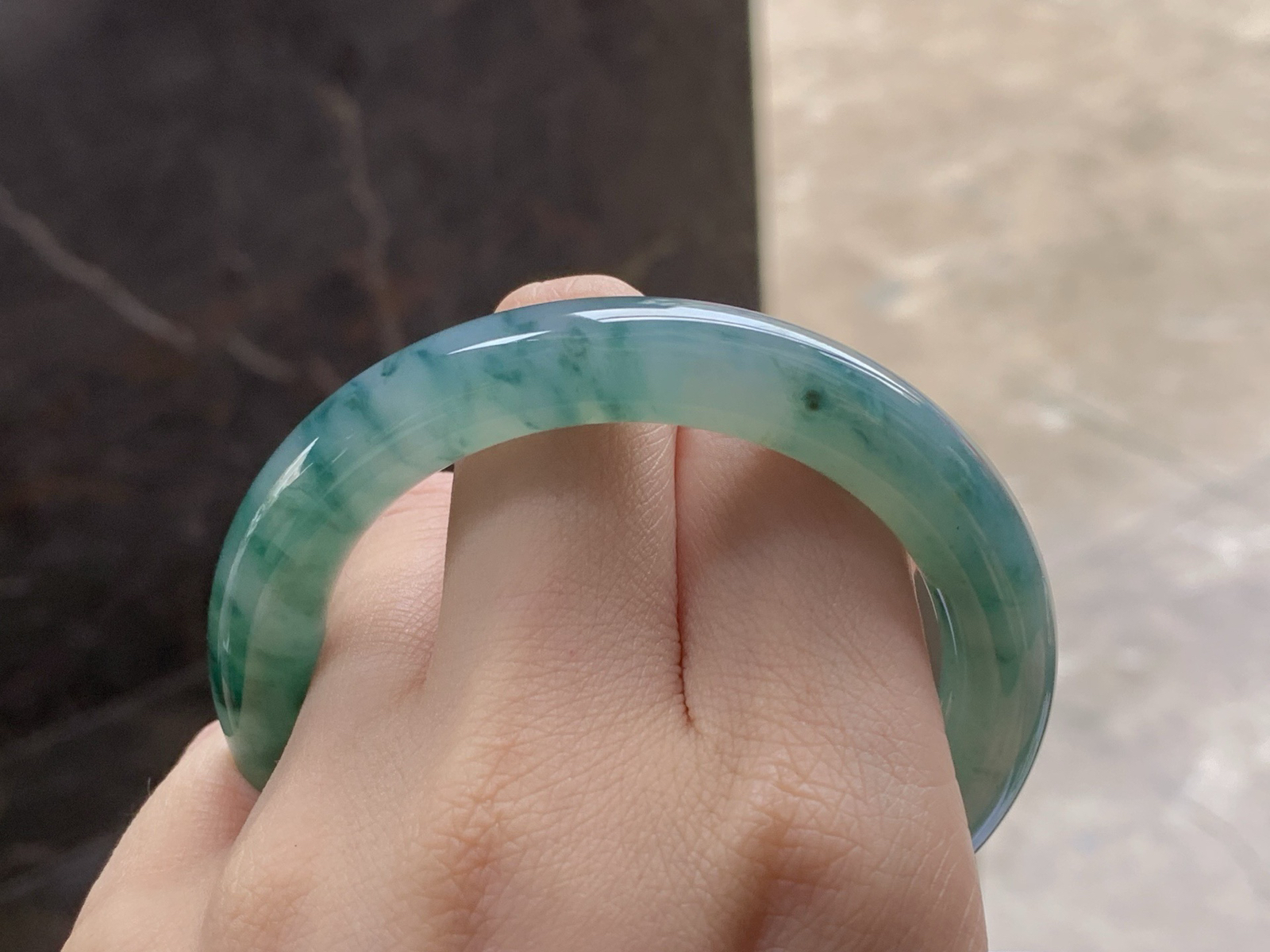 冰飘花福镯
种好水润 52.6/9.8/9.7mm