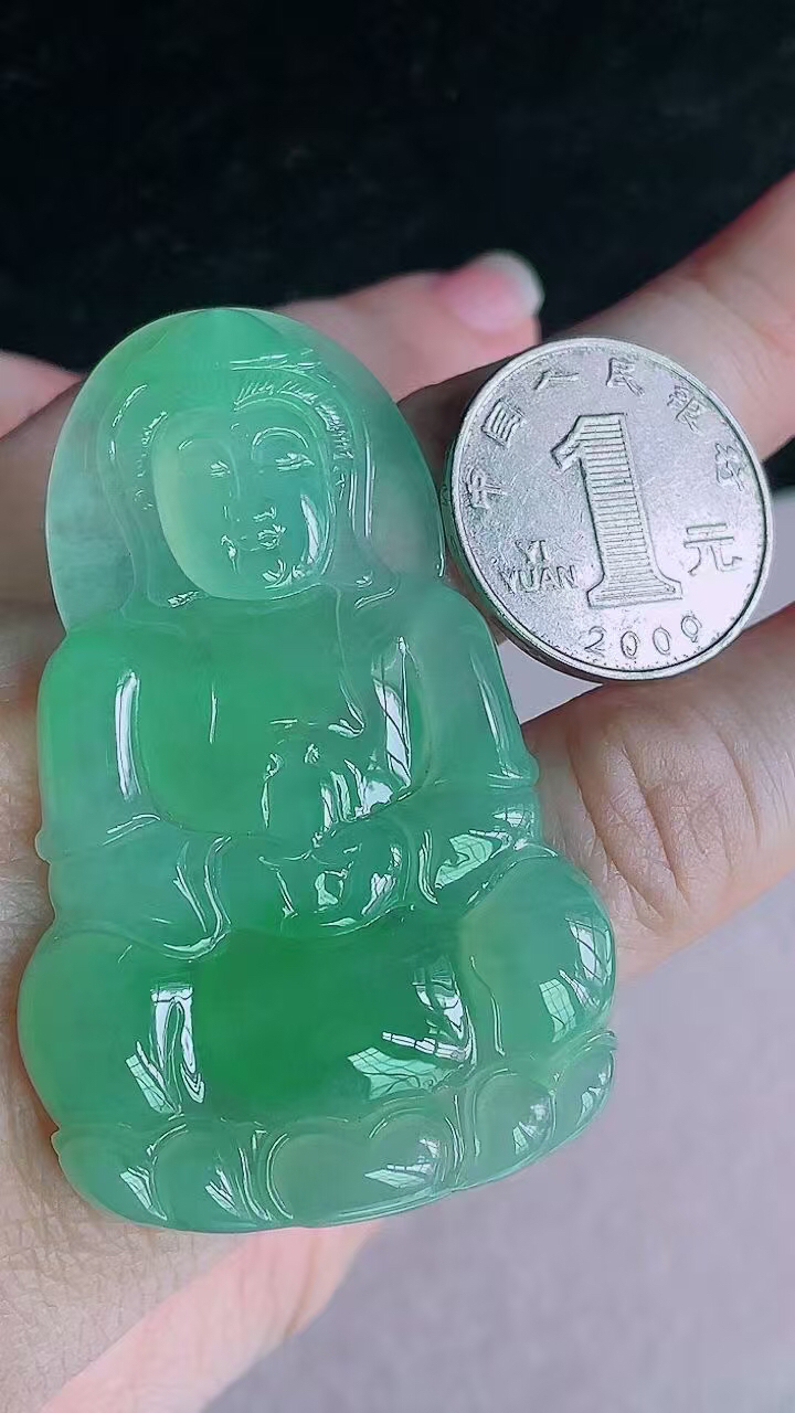 【翡翠名称】老坑种起胶冰晴阳绿观音吊坠
【翡翠尺寸】60.8/38/5.6mm
【翡翠描述】宝贝种老水足，玉质细腻，色泽靓丽，性价比高，佩戴效果好！
【其它赠送】权威证书/精美挂绳盒子/支持全国复检