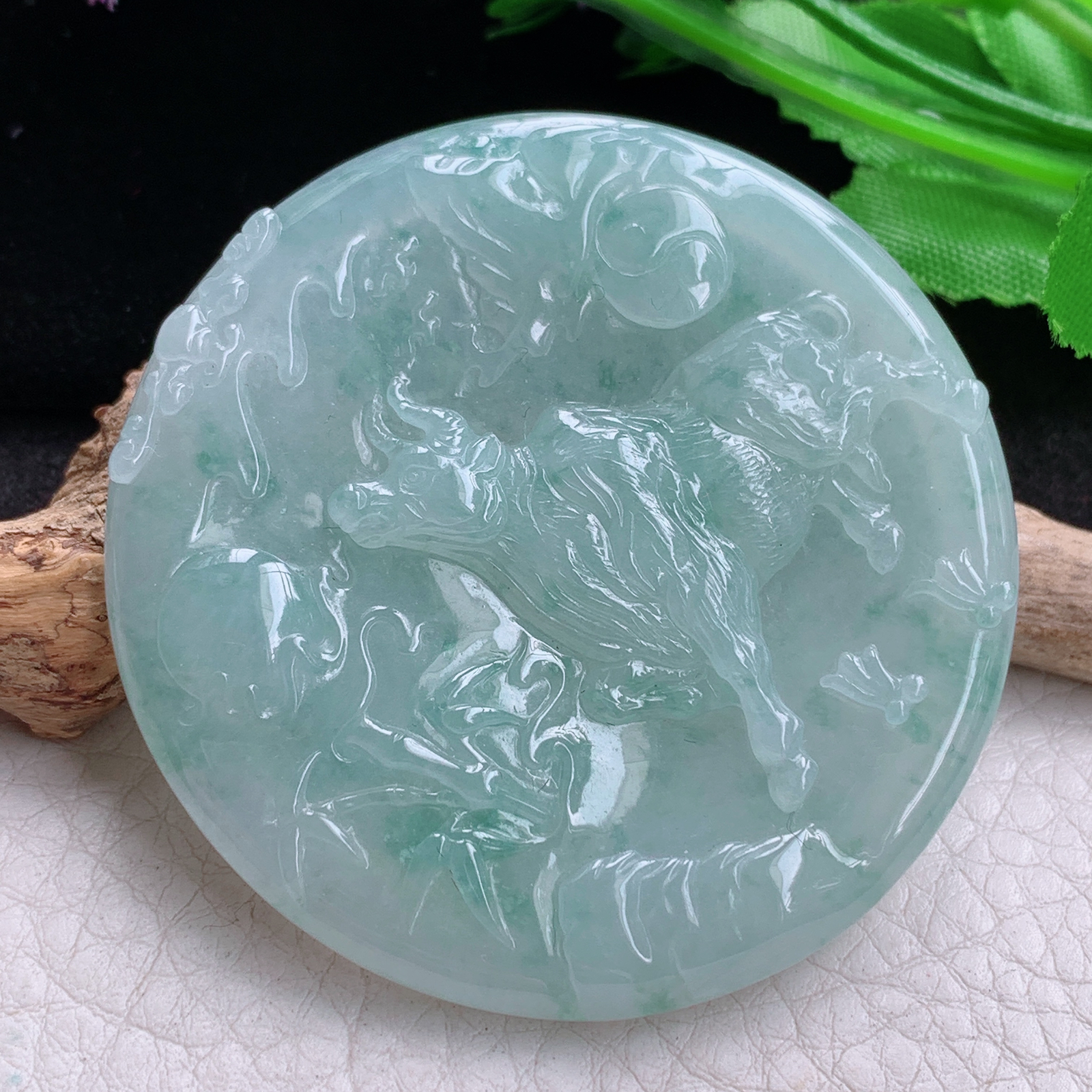 ktj实拍53*5.6缅甸天然翡翠冰飘花扭转乾坤 生肖牛圆牌玉项坠 玉挂件