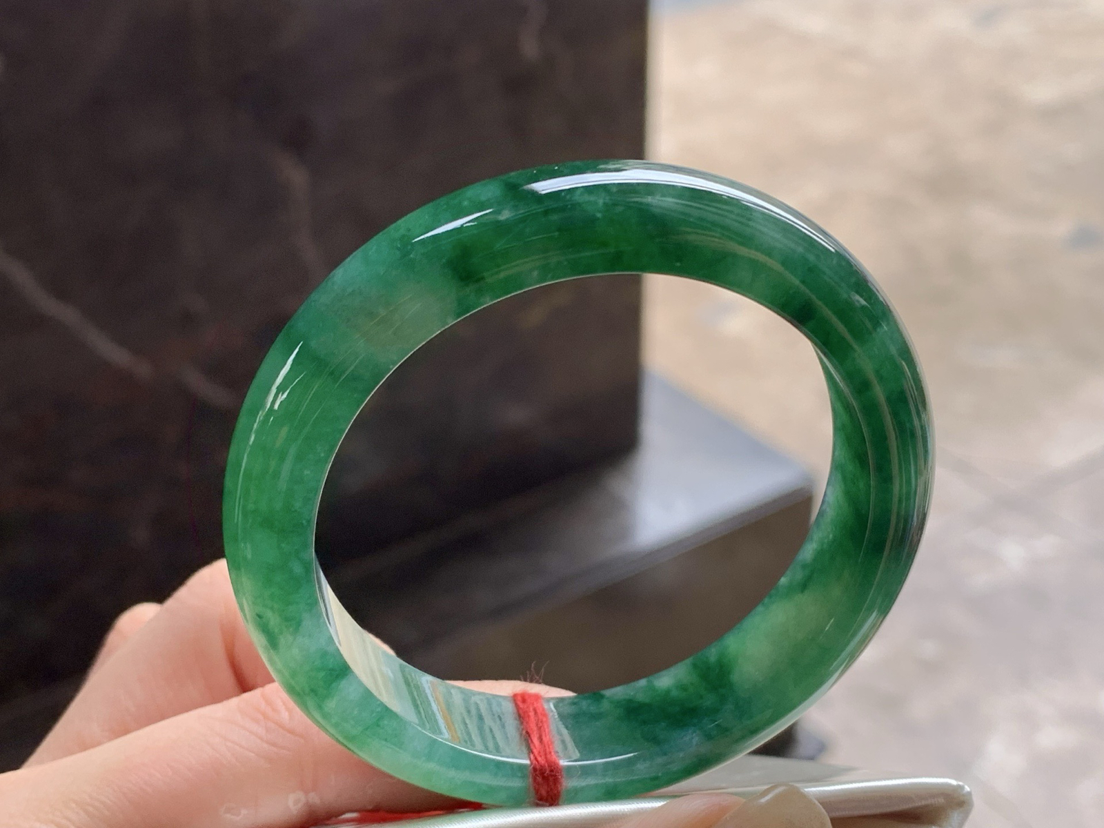 晴绿手镯
颜色漂亮 53.8/12.7/8mm