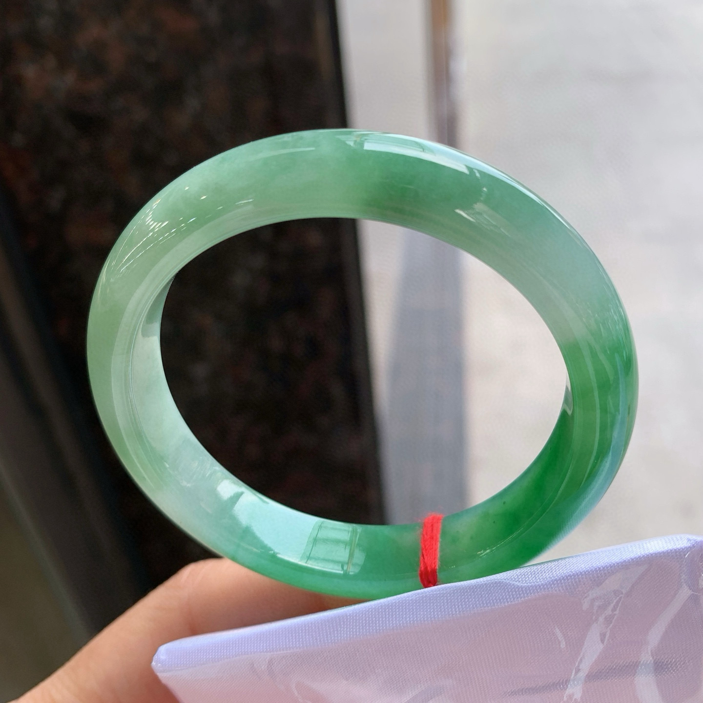 正圈飘绿 有纹 尺寸：54.2/10.9/7.8 色辣