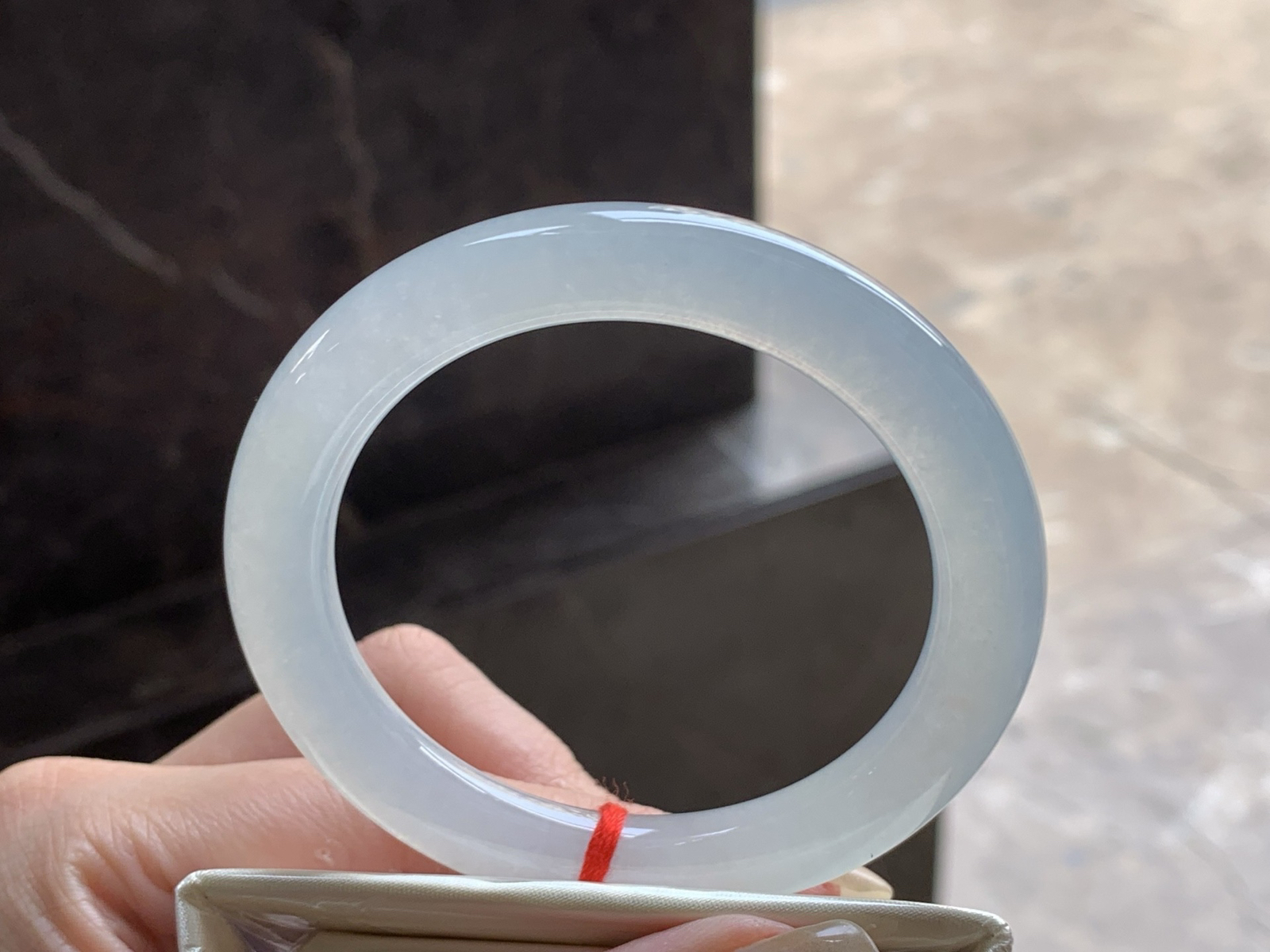 冰种圆条手镯
种好水足 53.5/8.7/9.4mm