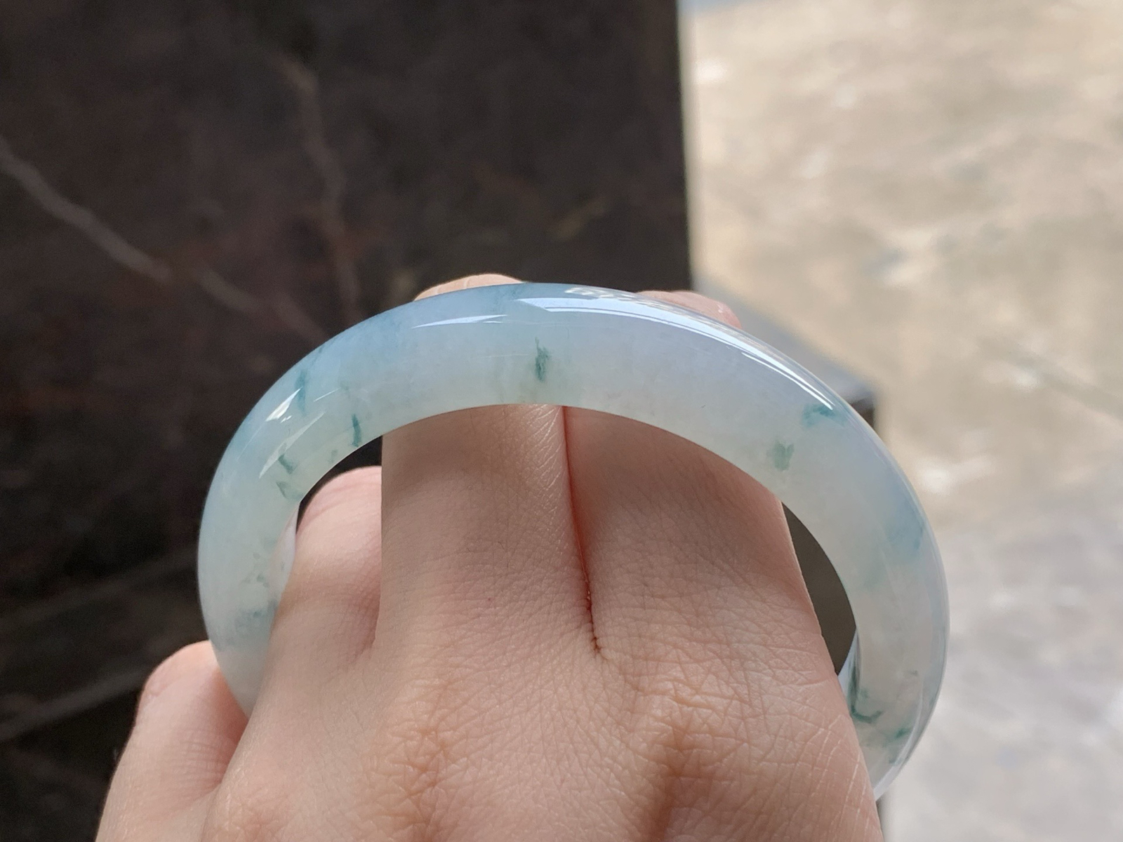 糯冰飘花手镯
种好水润 58.3/12/8.3mm