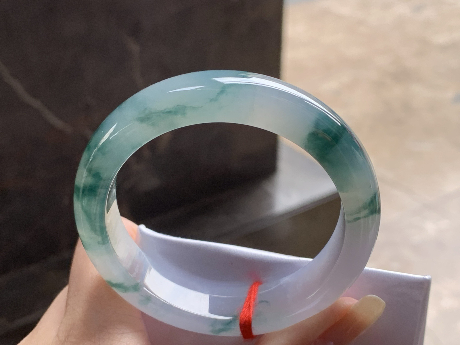 糯冰飘花手镯
种好水润 53.2/13.7/8.4mm