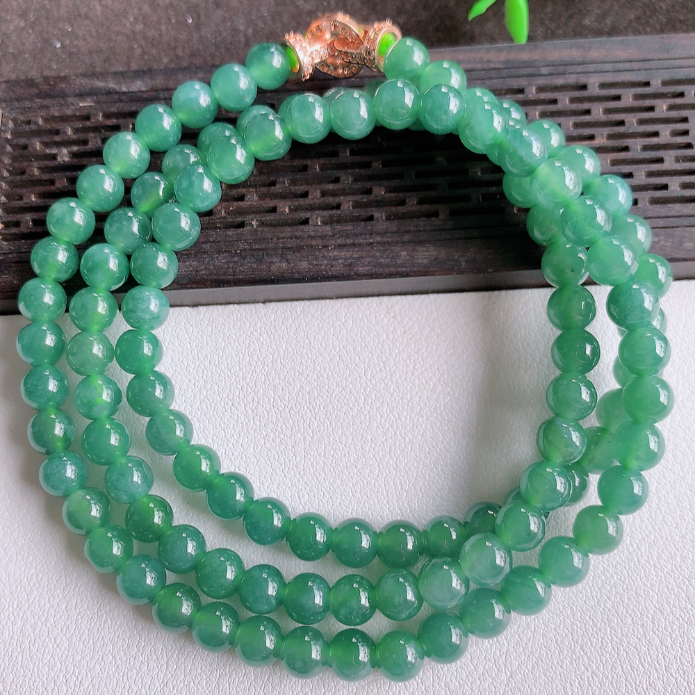 冰润翡翠圆珠项链，水水润润，珠圆玉润，颜色鲜艳，妙明清净，清秀高雅，佩戴效果优雅迷人！性价比超值 W