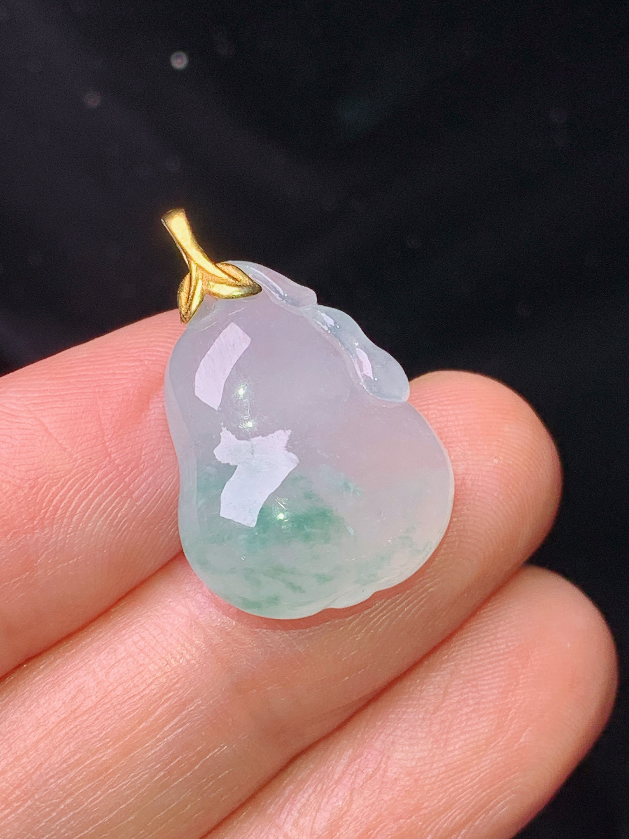 18k金镶嵌飘绿葫芦吊坠 玉质细腻 色泽艳丽清新 水润亮眼 整体尺寸24*15.8*6.8