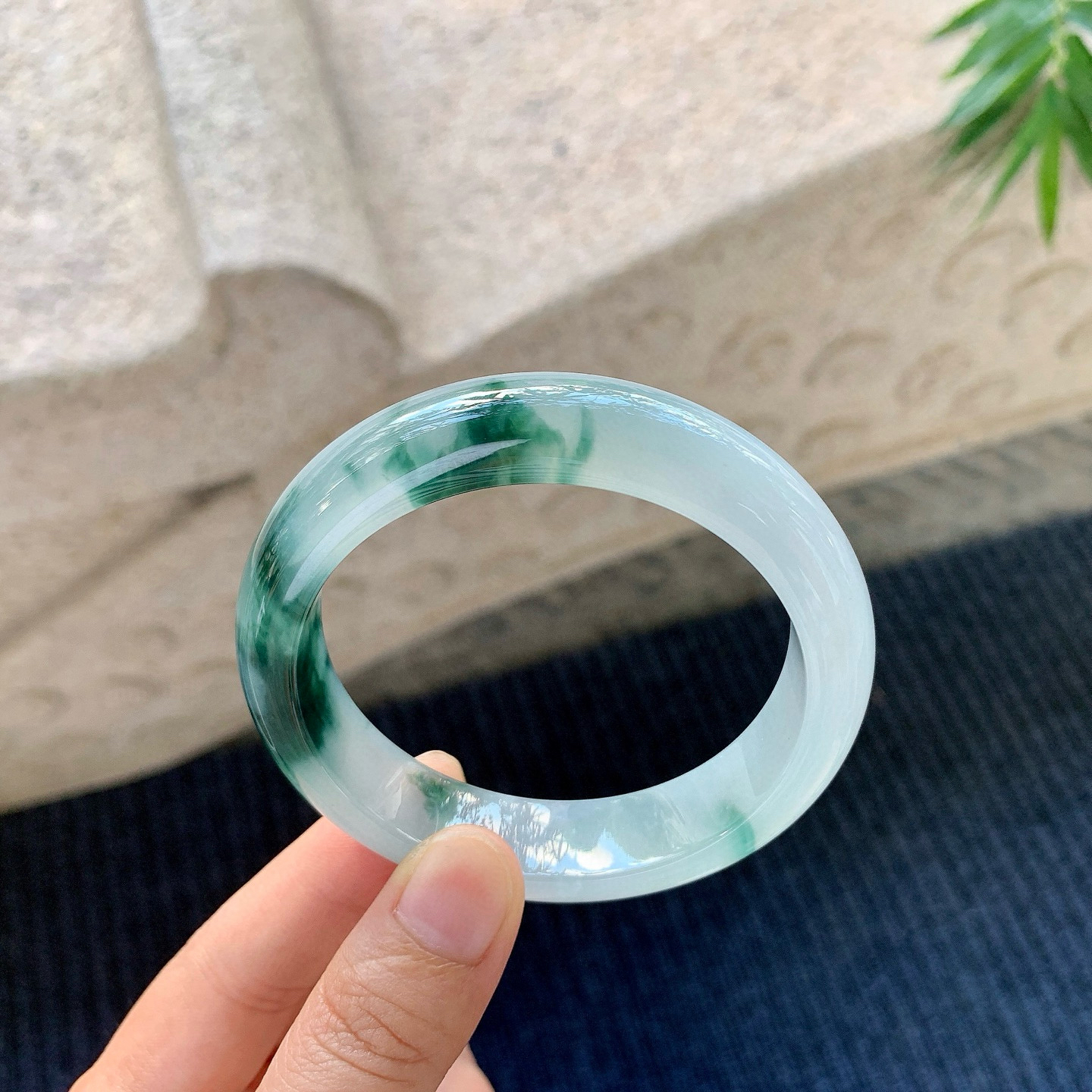 56.2/13.6/8.5冰糯飘花，水润，种老，细腻，无纹裂！