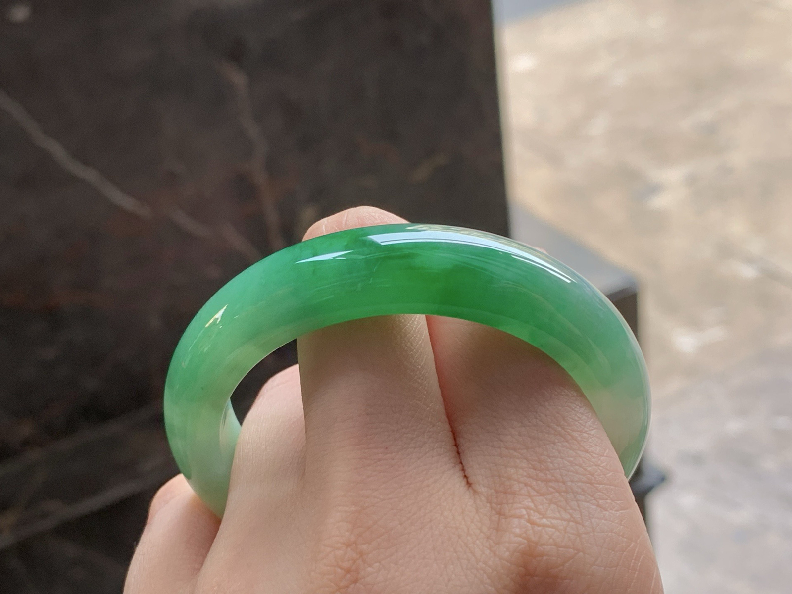 糯种带色手镯
玉质细腻 51.3/12.3/8.5mm