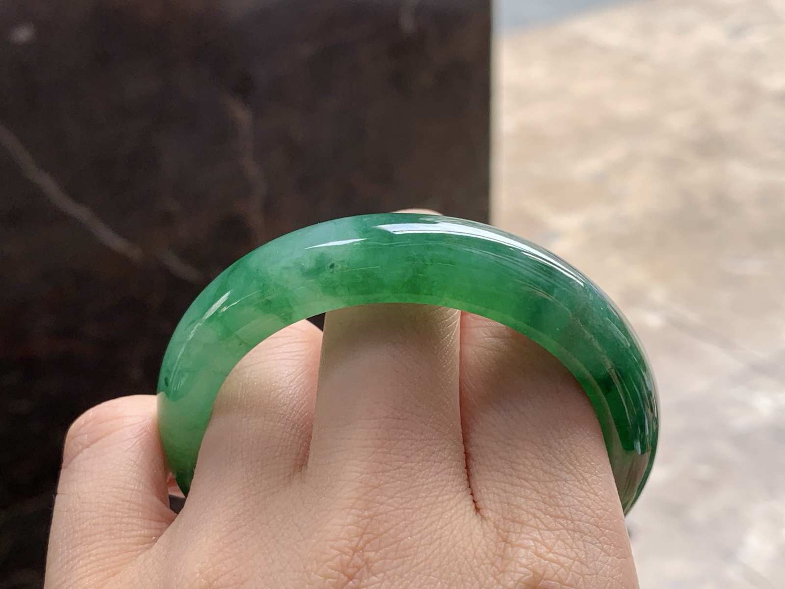 晴绿手镯
颜色漂亮 53.8/12.7/8mm