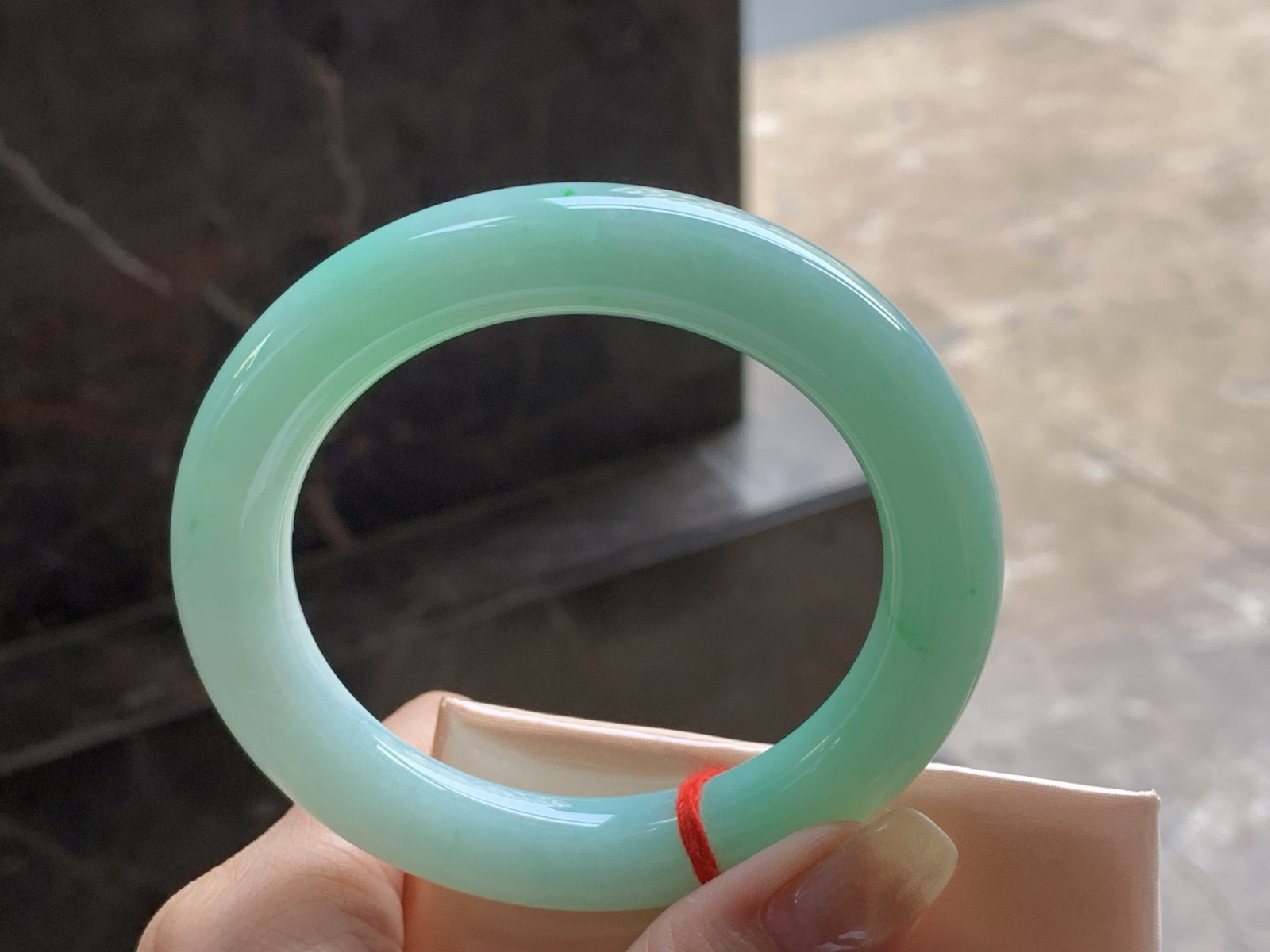 糯种带色福镯
细腻清爽 56.8/11.3/11.4mm