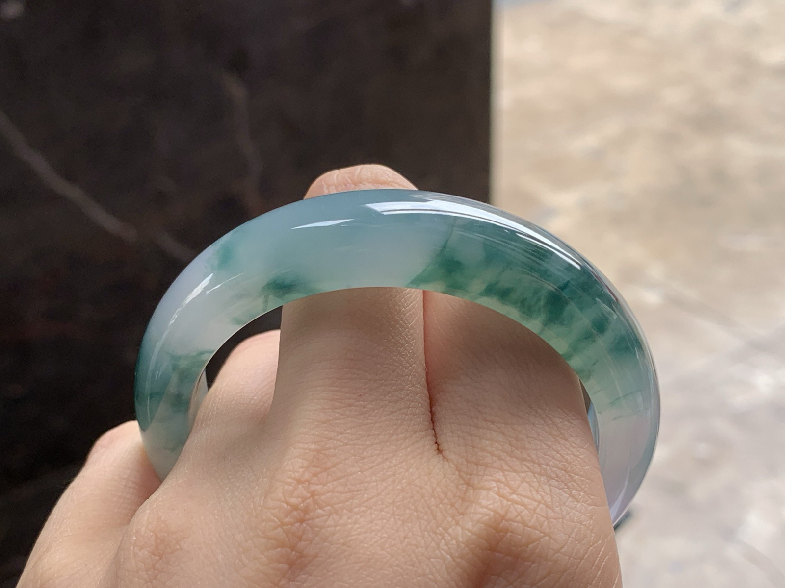 糯冰飘花手镯
种好水润 53.2/13.7/8.4mm