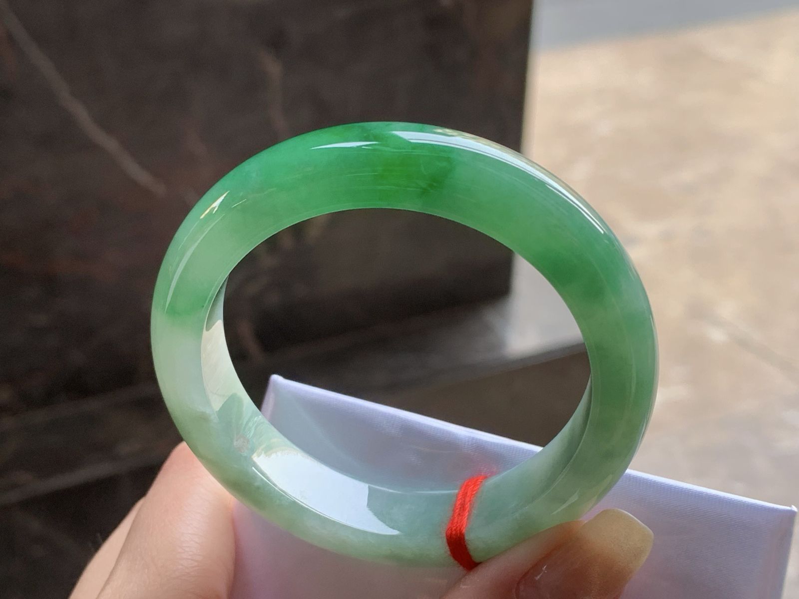 糯种带色手镯
玉质细腻 51.3/12.3/8.5mm