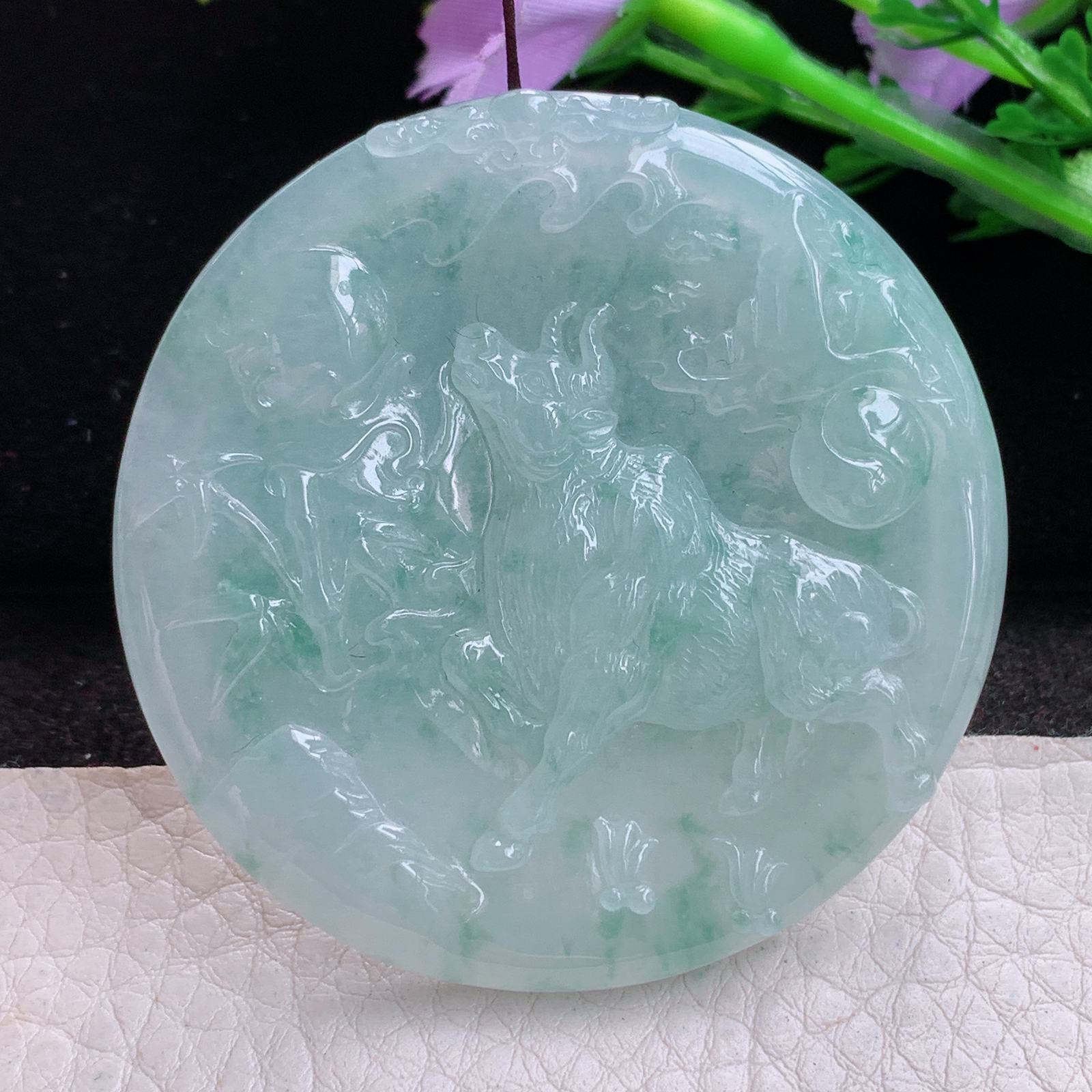 ktj实拍53*5.6缅甸天然翡翠冰飘花扭转乾坤 生肖牛圆牌玉项坠 玉挂件