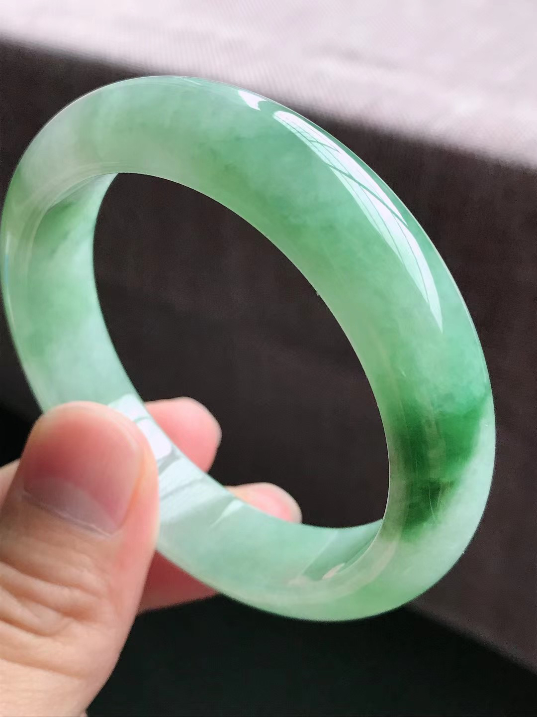 圈口55～56 天然翡翠老坑冰润飘花正圈手镯 尺寸55.5*13.5*8.6mm