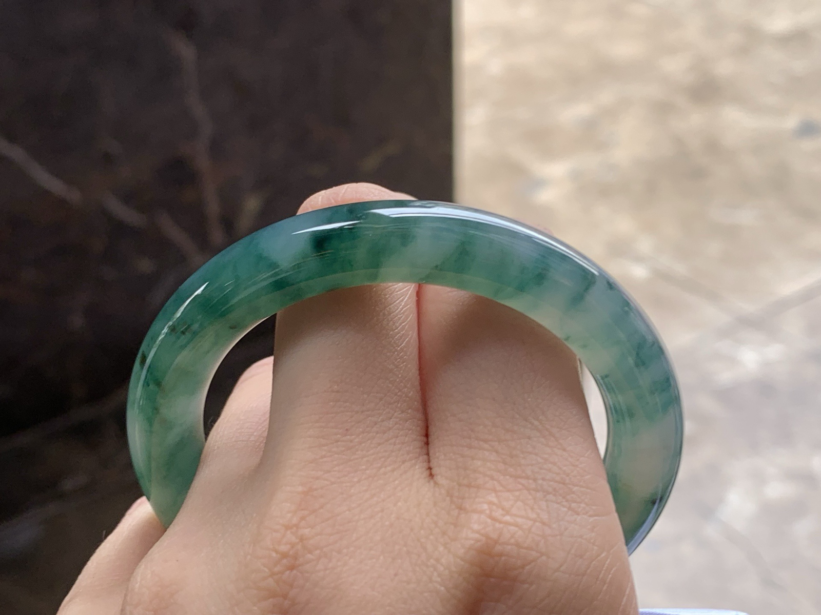 冰飘花福镯
种好水润 52.6/9.8/9.7mm