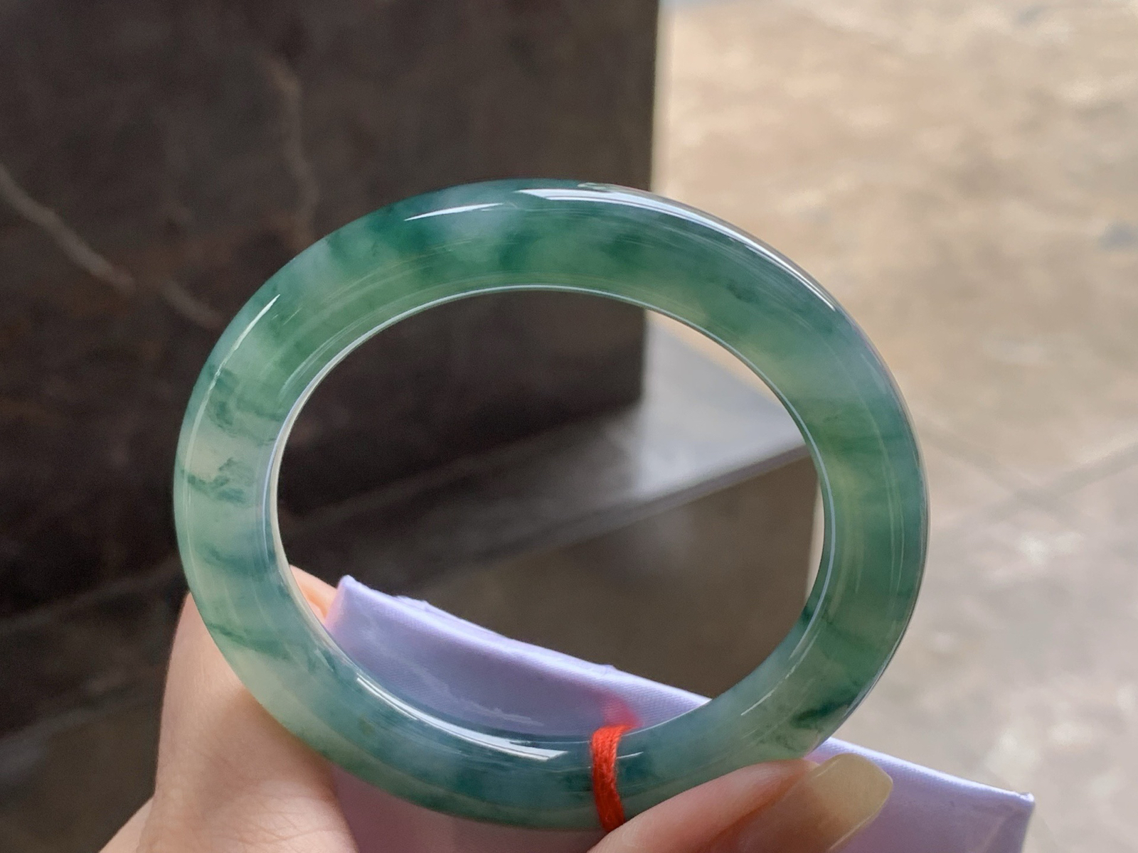 冰飘花福镯
种好水润 52.6/9.8/9.7mm