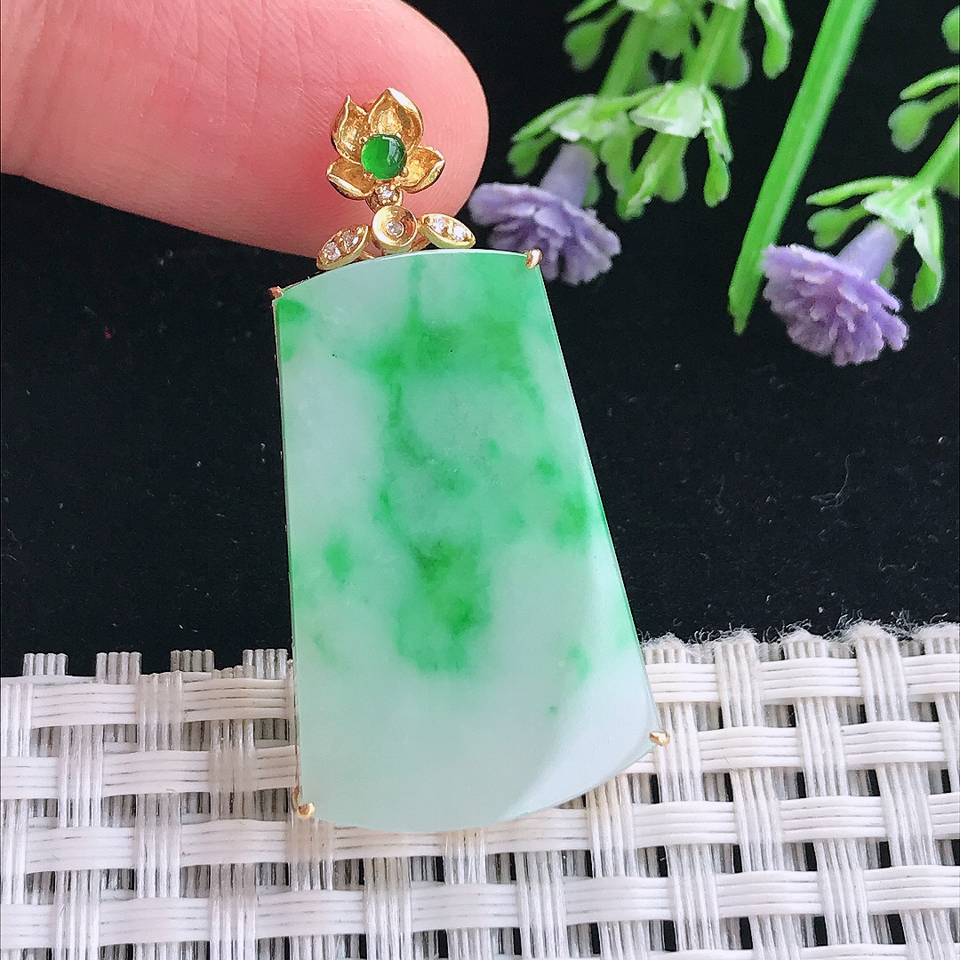 实拍A货翡翠39/20.5/5老坑18k金镶嵌冰润飘阳绿无事牌吊坠翡翠挂件