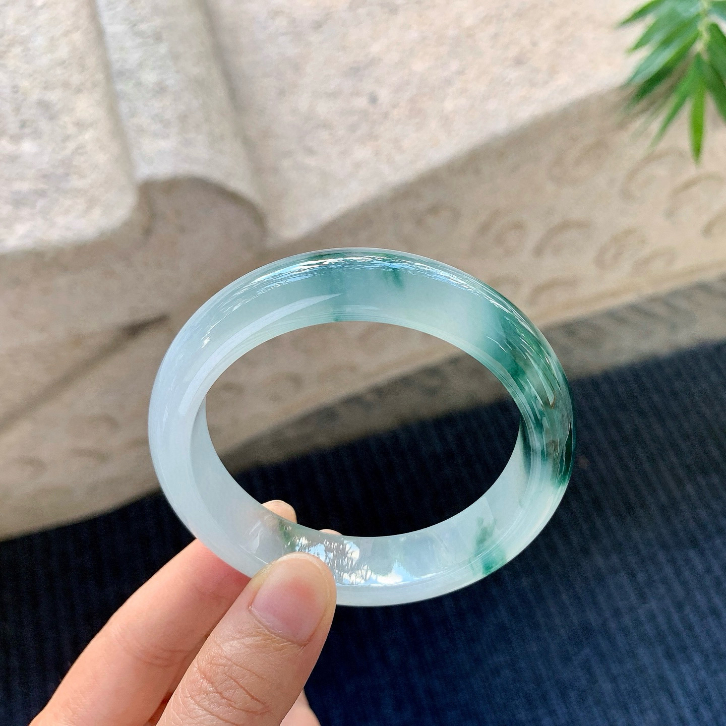 56.2/13.6/8.5冰糯飘花，水润，种老，细腻，无纹裂！