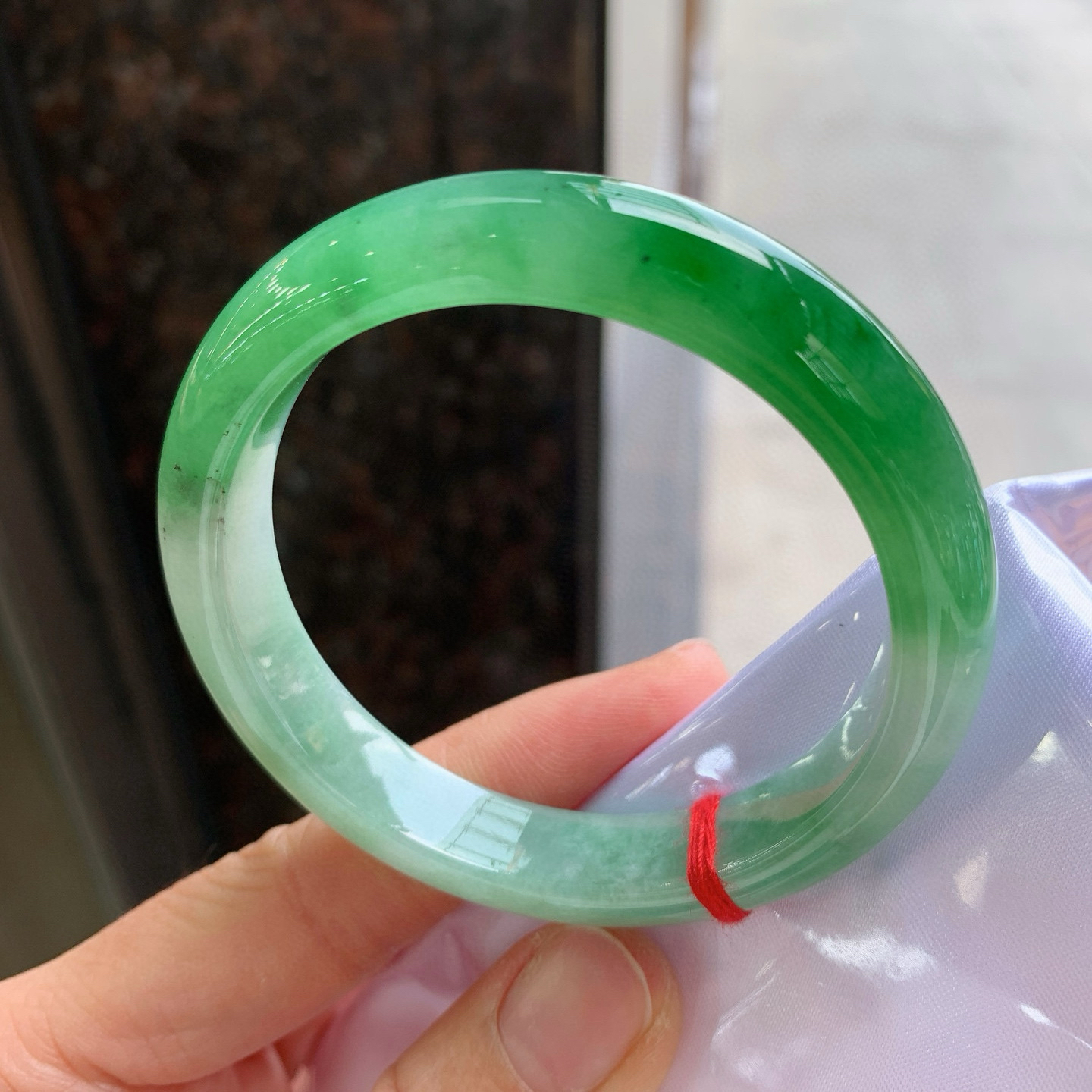 正圈飘绿 有纹 尺寸：54.2/10.9/7.8 色辣