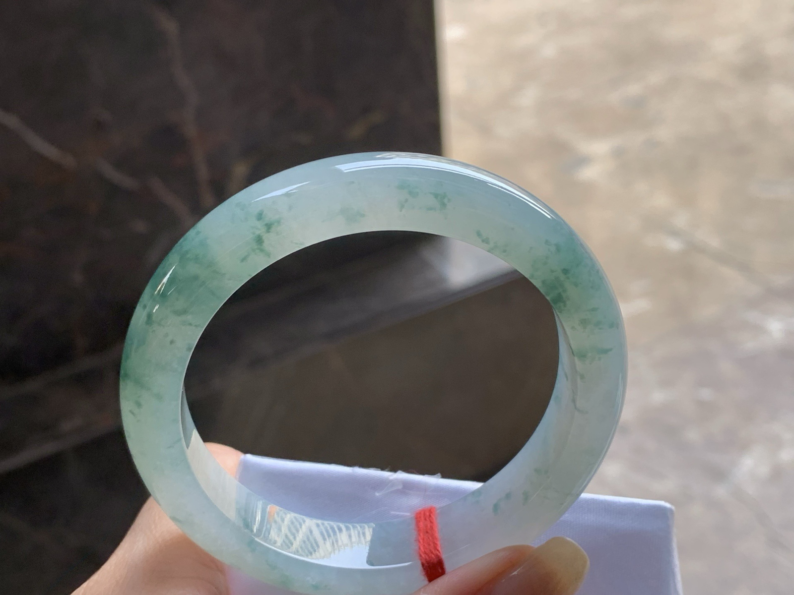 糯冰飘花手镯
种好水润 57.9/12.7/9.5mm