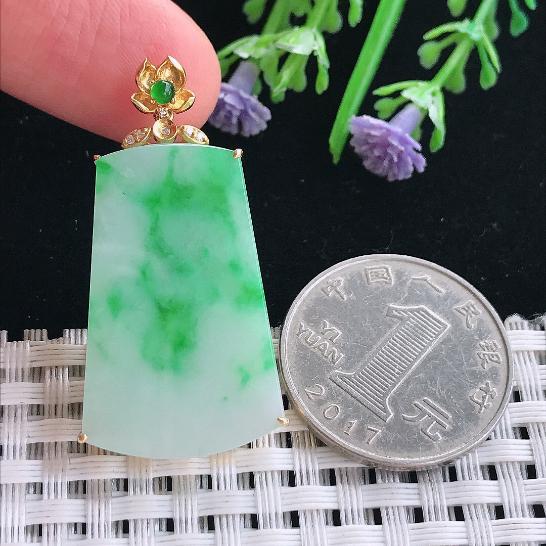 实拍A货翡翠39/20.5/5老坑18k金镶嵌冰润飘阳绿无事牌吊坠翡翠挂件