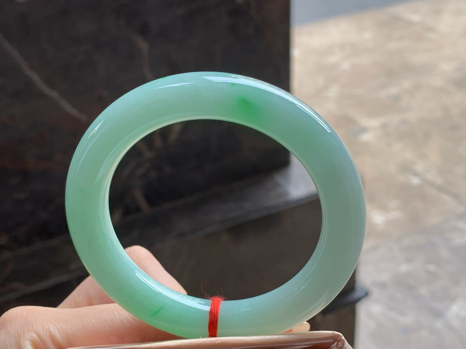 糯种带色福镯
细腻清爽 56.8/11.3/11.4mm