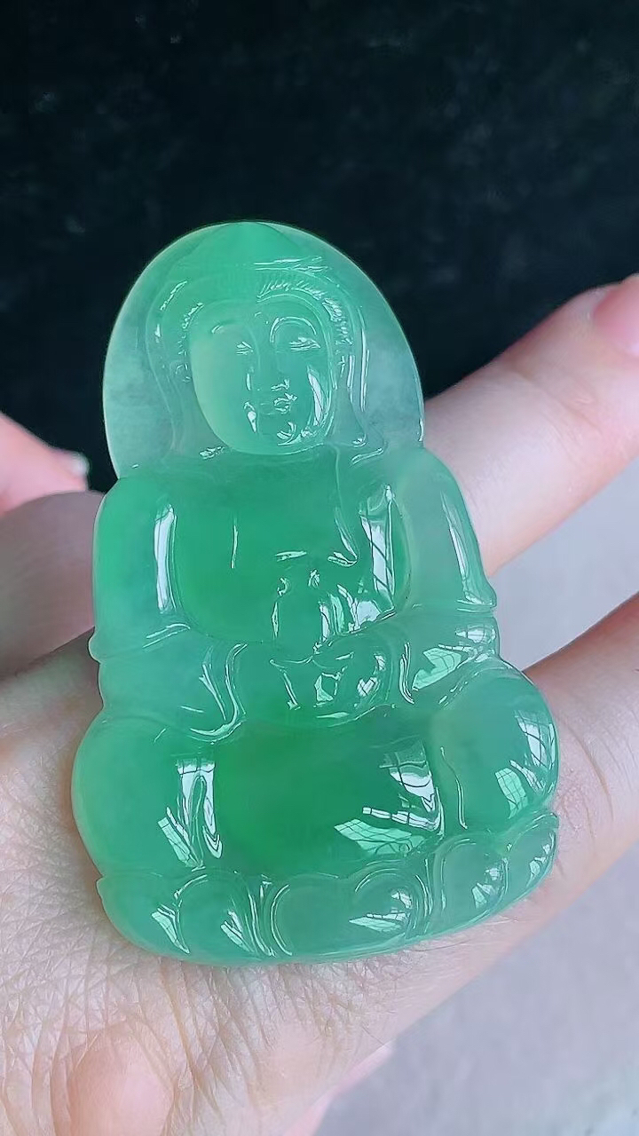 【翡翠名称】老坑种起胶冰晴阳绿观音吊坠
【翡翠尺寸】60.8/38/5.6mm
【翡翠描述】宝贝种老