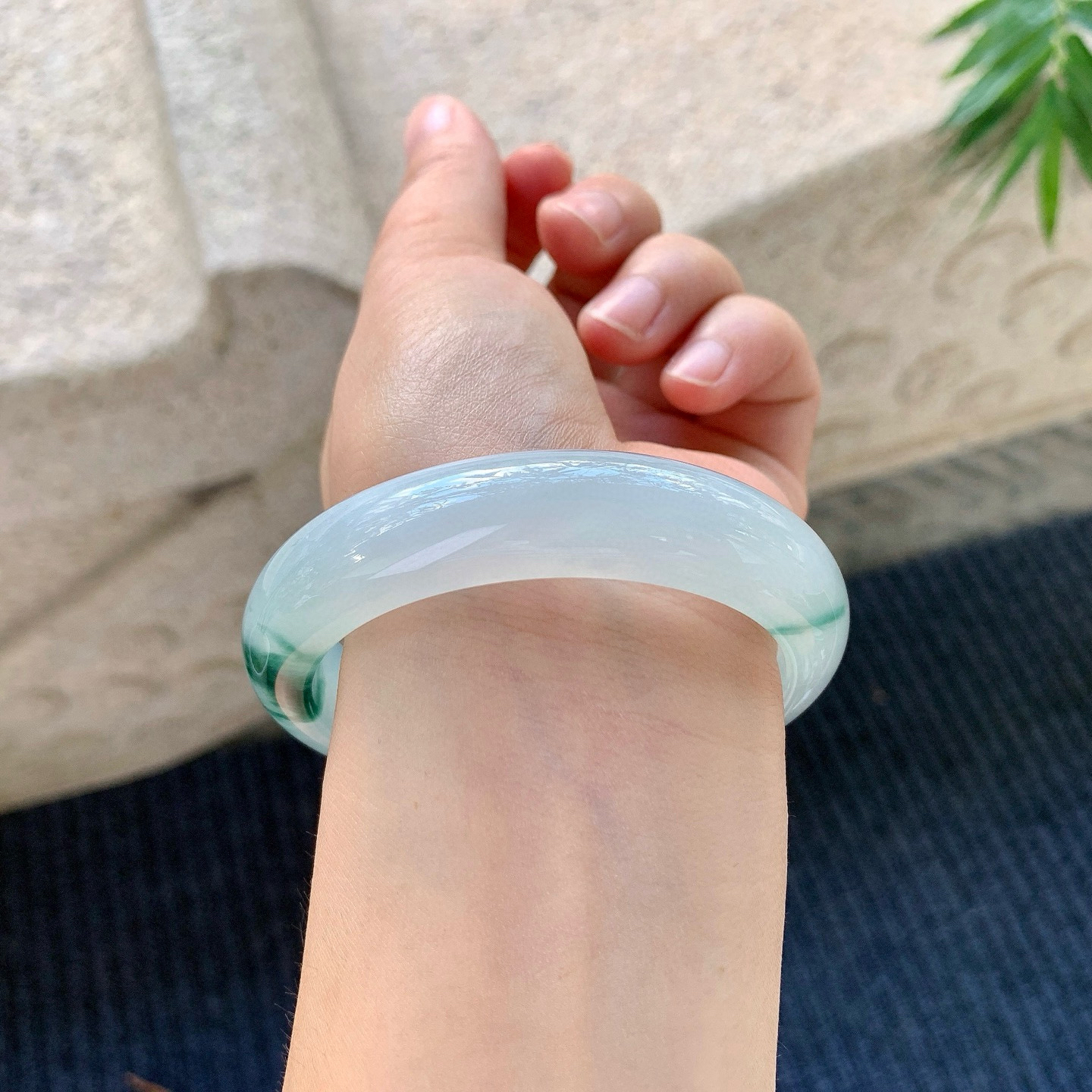 56.2/13.6/8.5冰糯飘花，水润，种老，细腻，无纹裂！