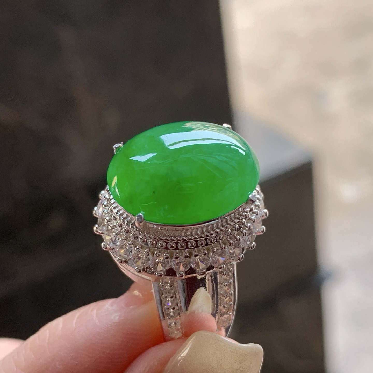 辣绿蛋面
颜色漂亮 大气品相好 铜托