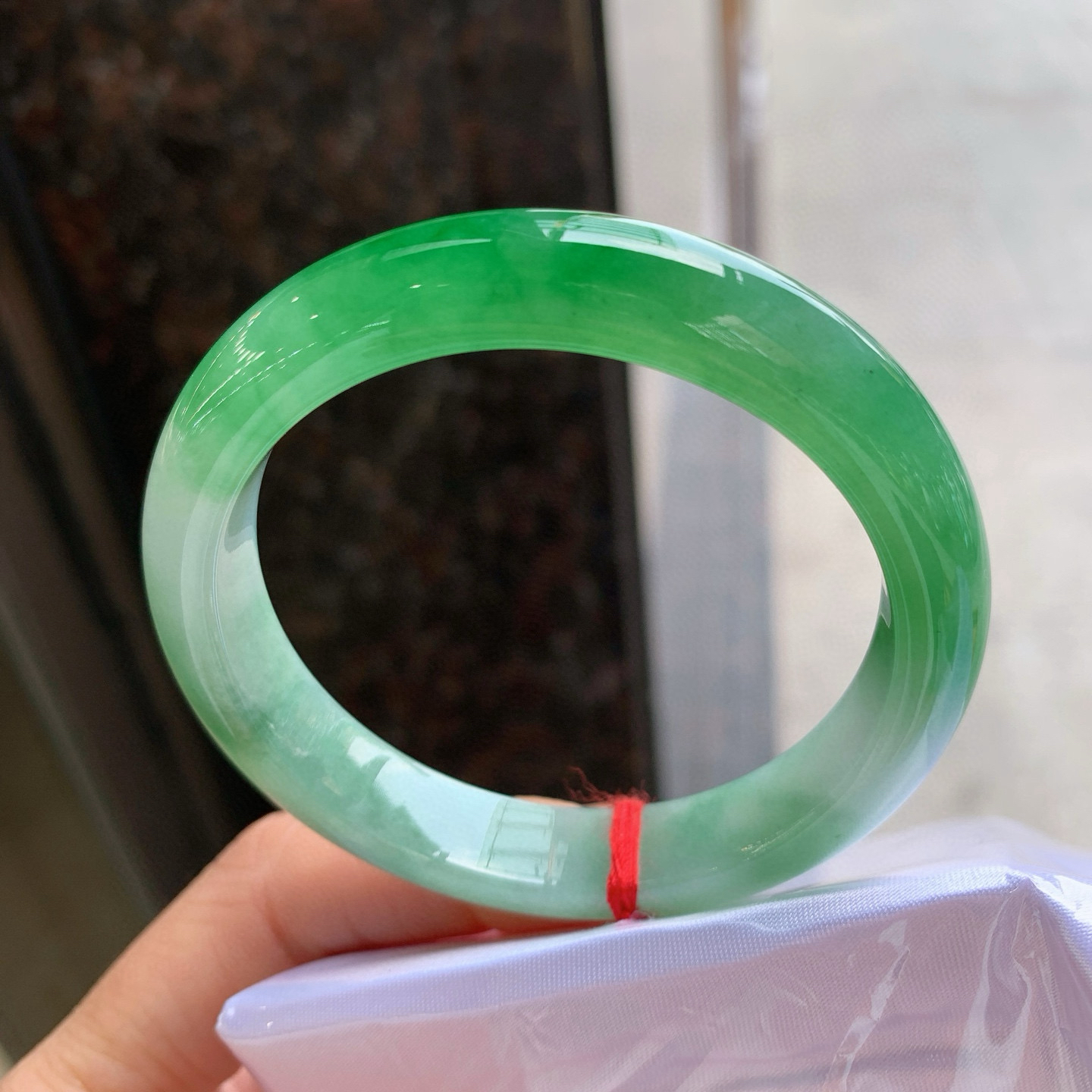 正圈飘绿 有纹 尺寸：54.2/10.9/7.8 色辣