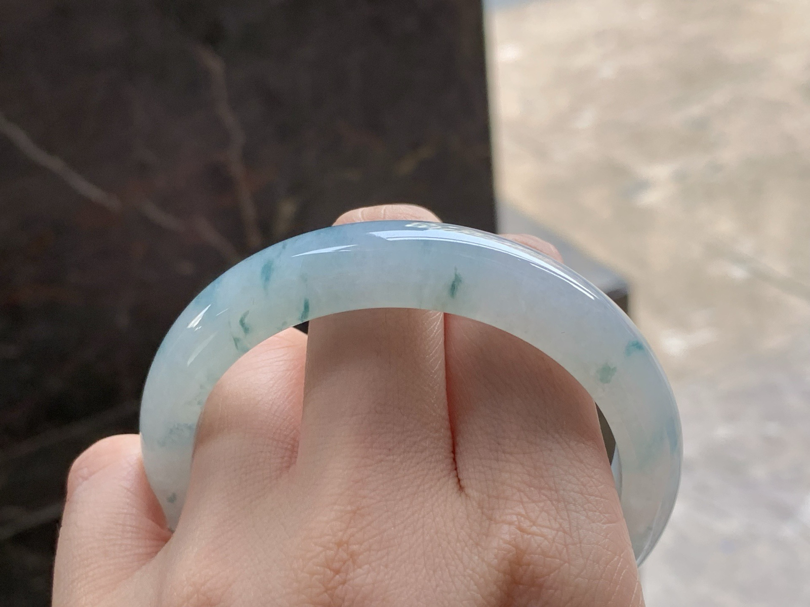 糯冰飘花手镯
种好水润 58.3/12/8.3mm