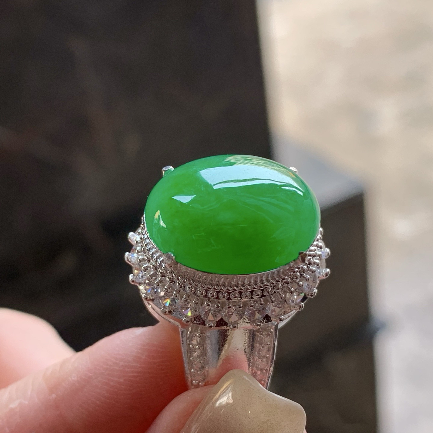 辣绿蛋面
颜色漂亮 大气品相好 铜托