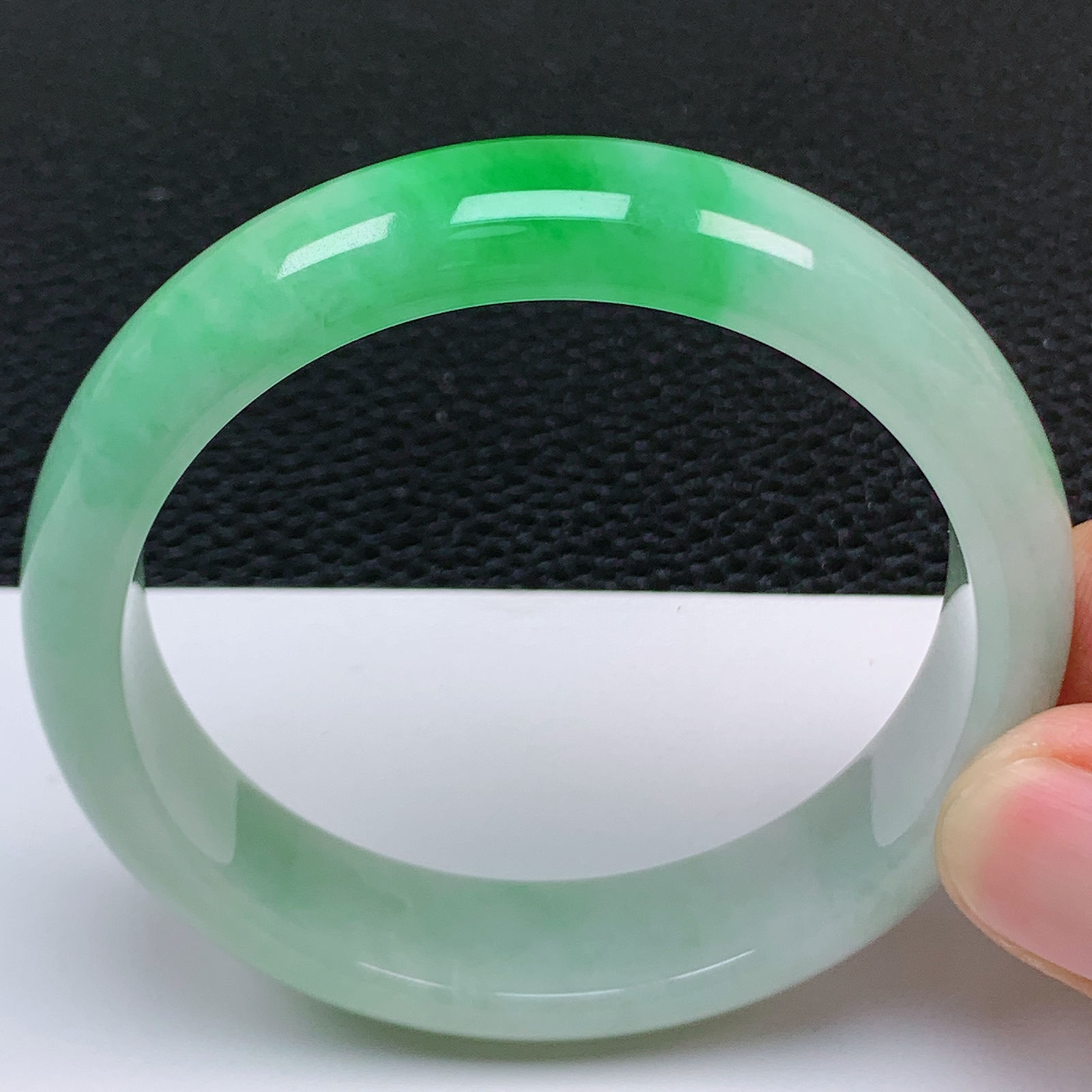 圈口51～52 天然翡翠老坑细腻飘阳绿正圈手镯 尺寸51.6*12.5*7mm