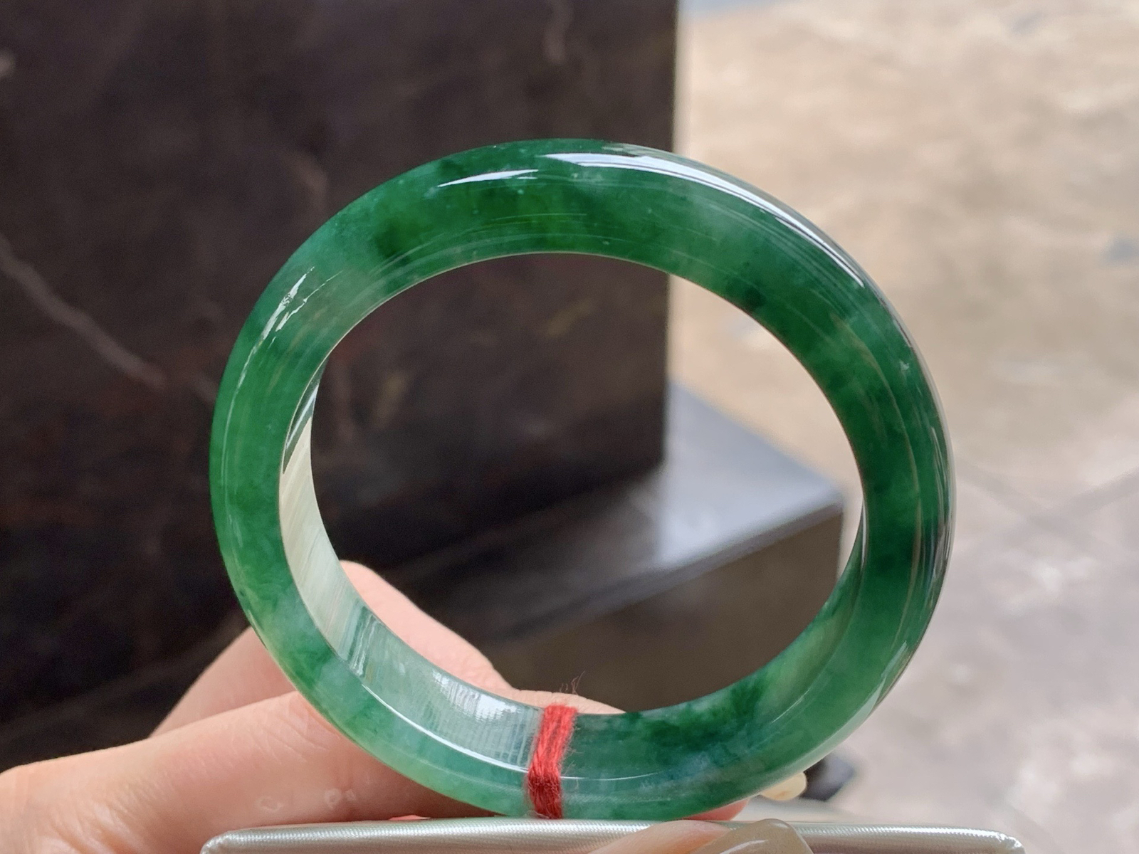 晴绿手镯
颜色漂亮 53.8/12.7/8mm