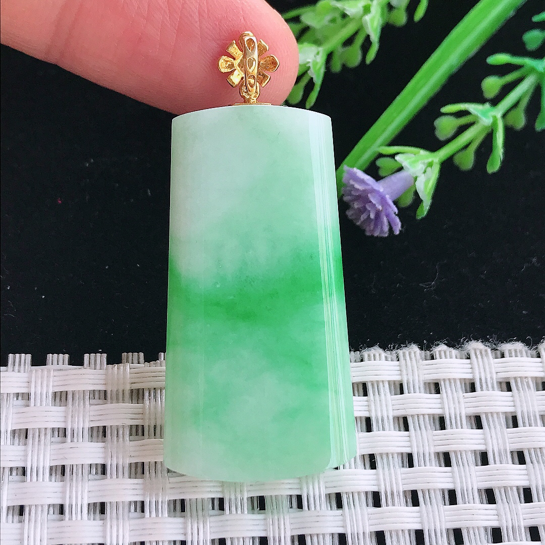 实拍A货翡翠38.3/20.2/5.5老坑18k金镶嵌温润飘阳绿无事牌吊坠翡翠挂件